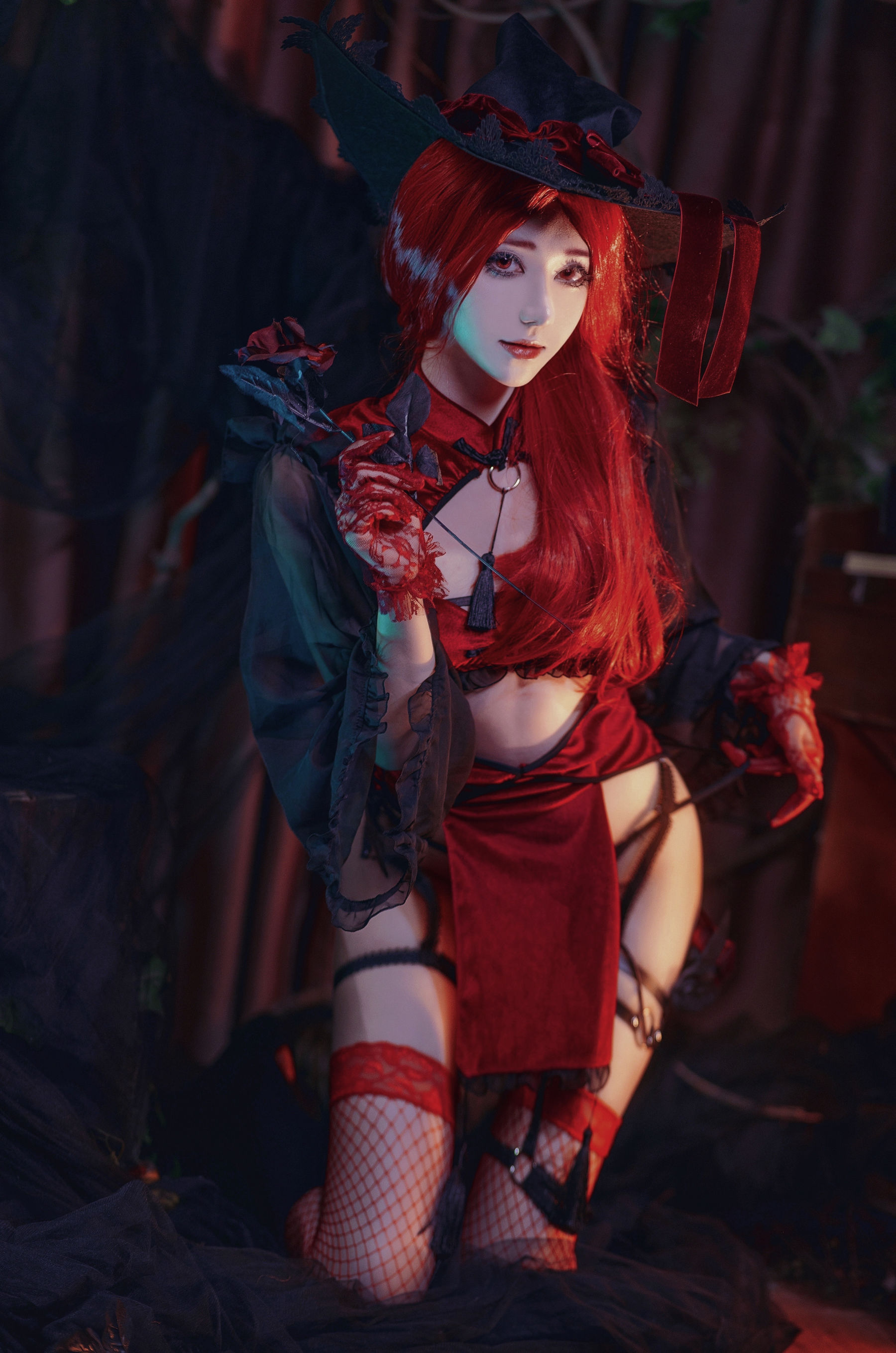 动漫博主南桃Momoko – 红女巫 [19P] - 秀人网免费无水印在线套图写真