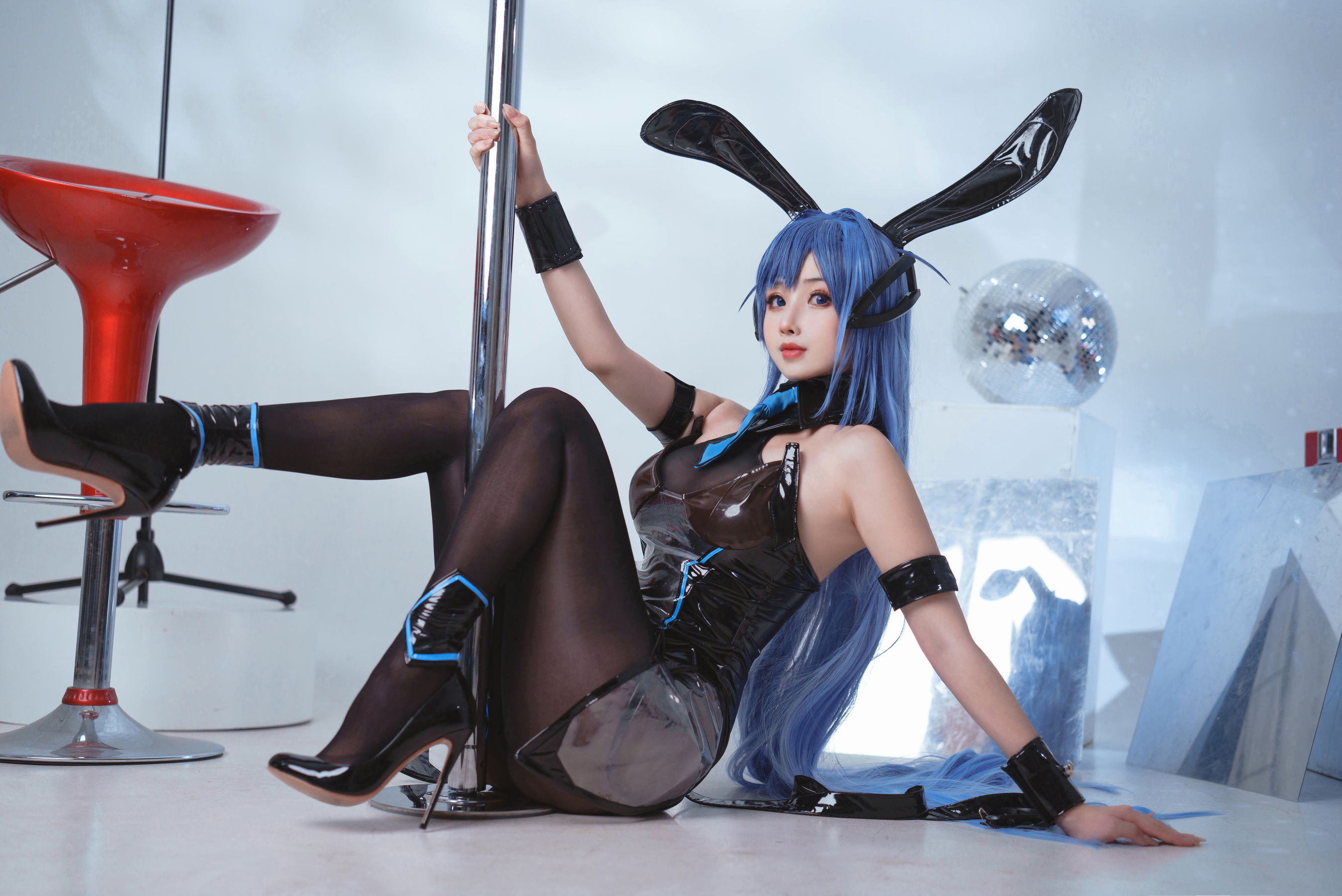 COS福利rioko凉凉子 – 花园兔女郎 [42P] - 秀人网免费无水印在线套图写真