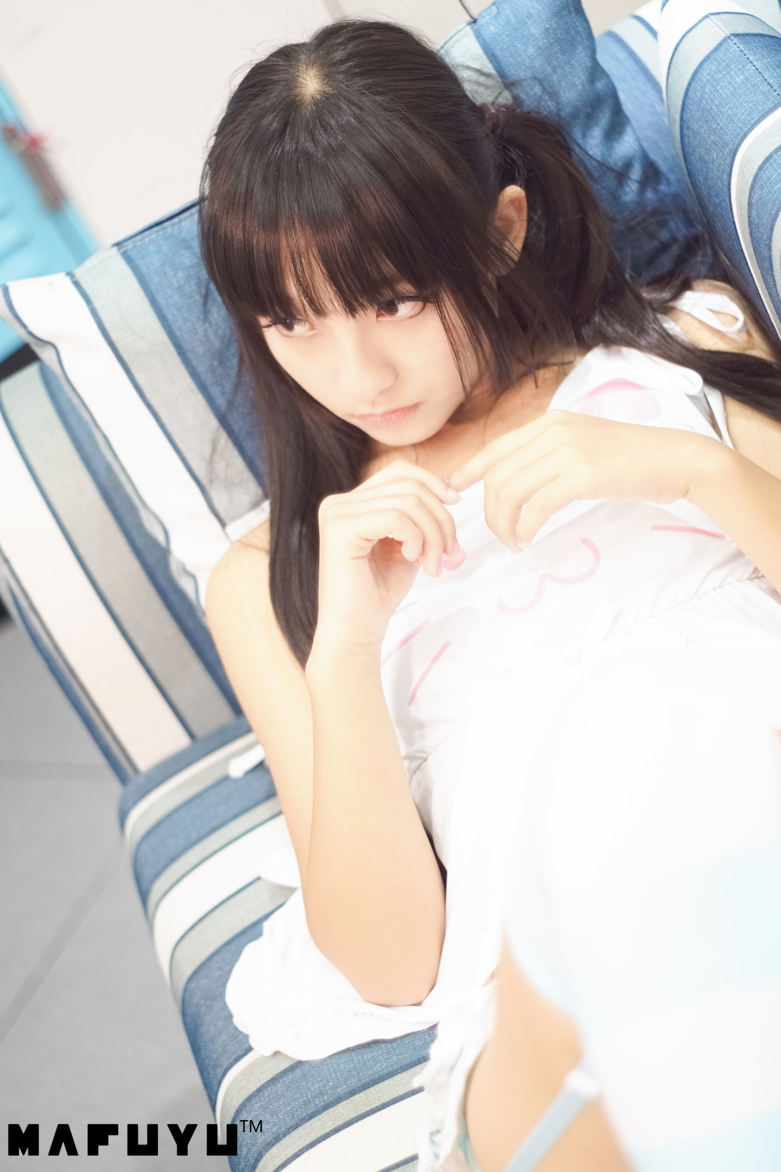 [萝莉COS] 神楽坂真冬 蓝白条纹系列套图 [95P] - 秀人网免费无水印在线套图写真