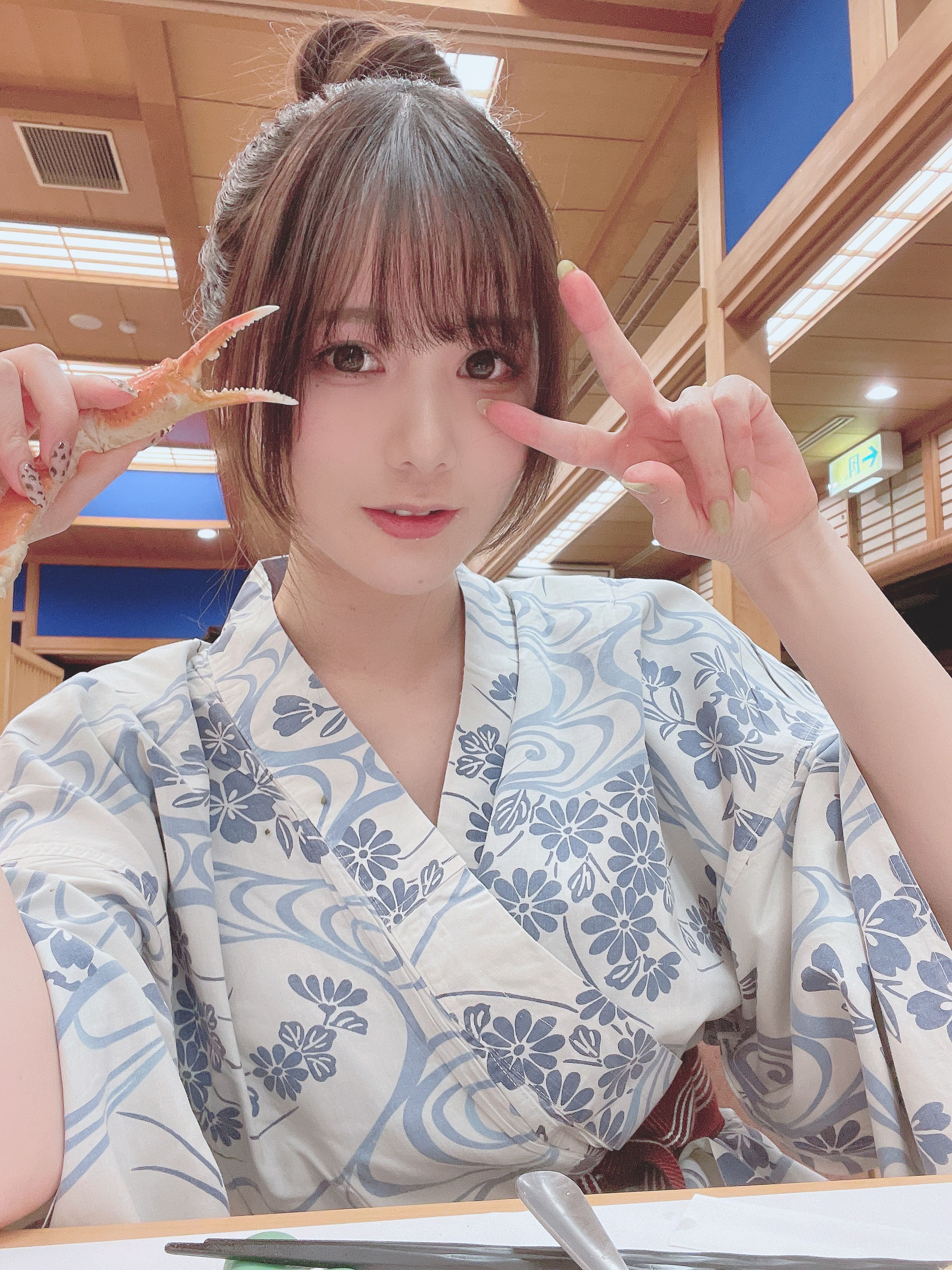 日本甜美COSERけんけん[fantia] 20211120-温泉旅おまけ️+まっしろでふわふわ [23P] - 秀人网免费无水印在线套图写真