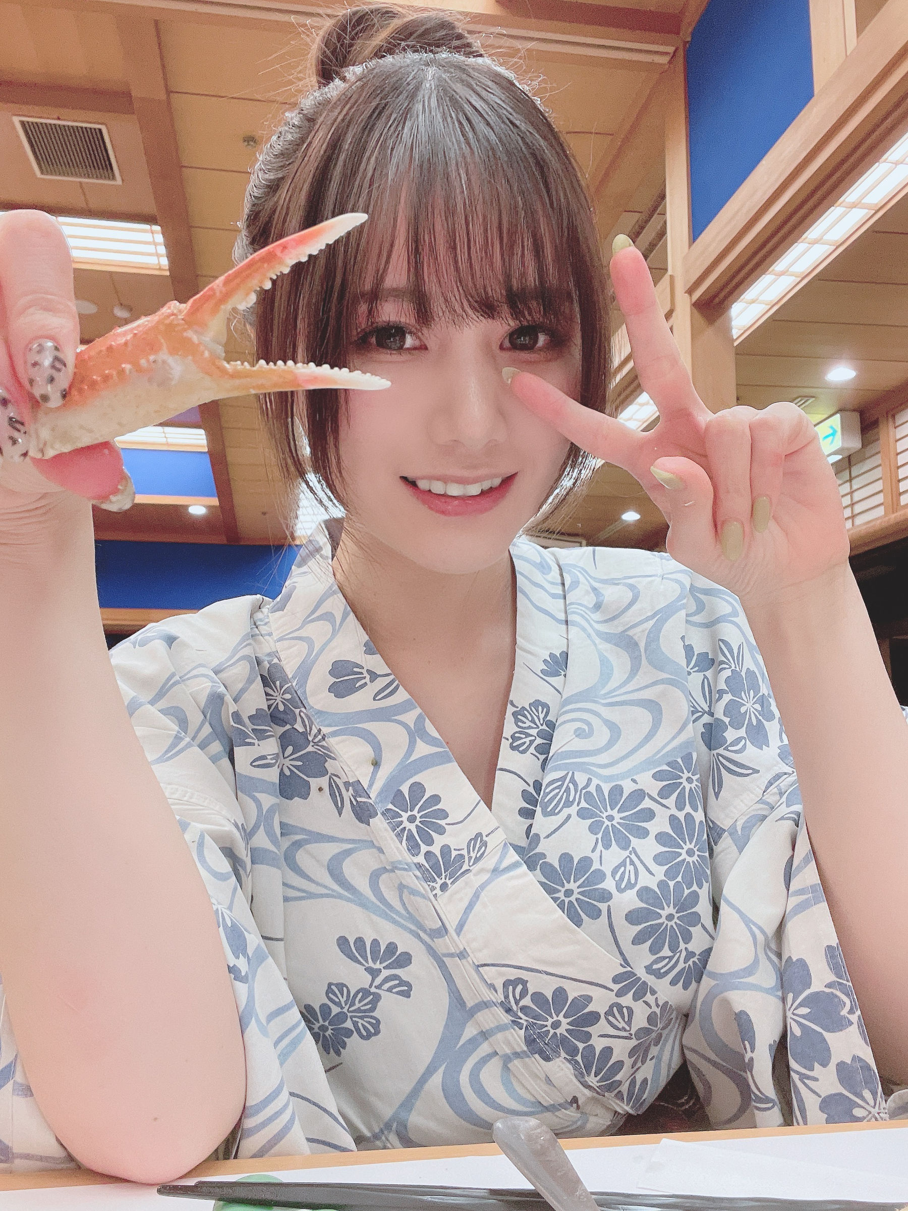 日本甜美COSERけんけん[fantia] 20211120-温泉旅おまけ️+まっしろでふわふわ [23P] - 秀人网免费无水印在线套图写真