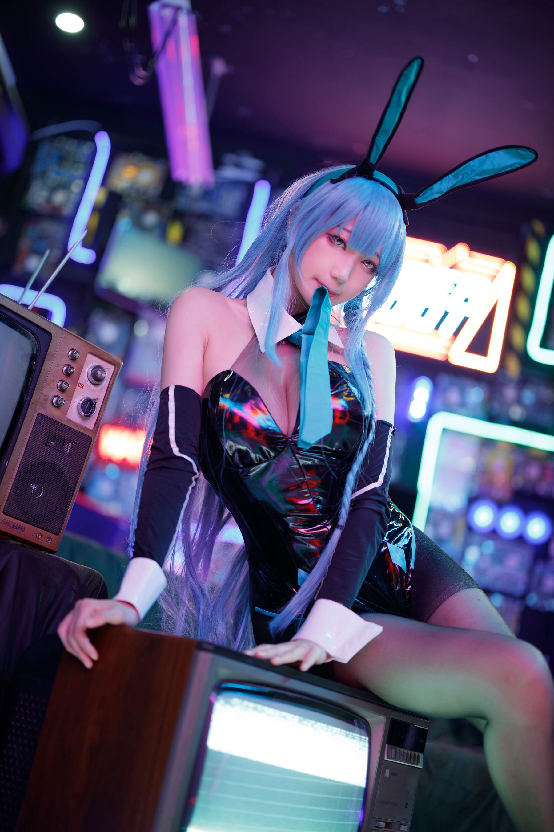 周叽是可爱兔兔 – 树城兔女郎 [28P] - 秀人网免费无水印在线套图写真