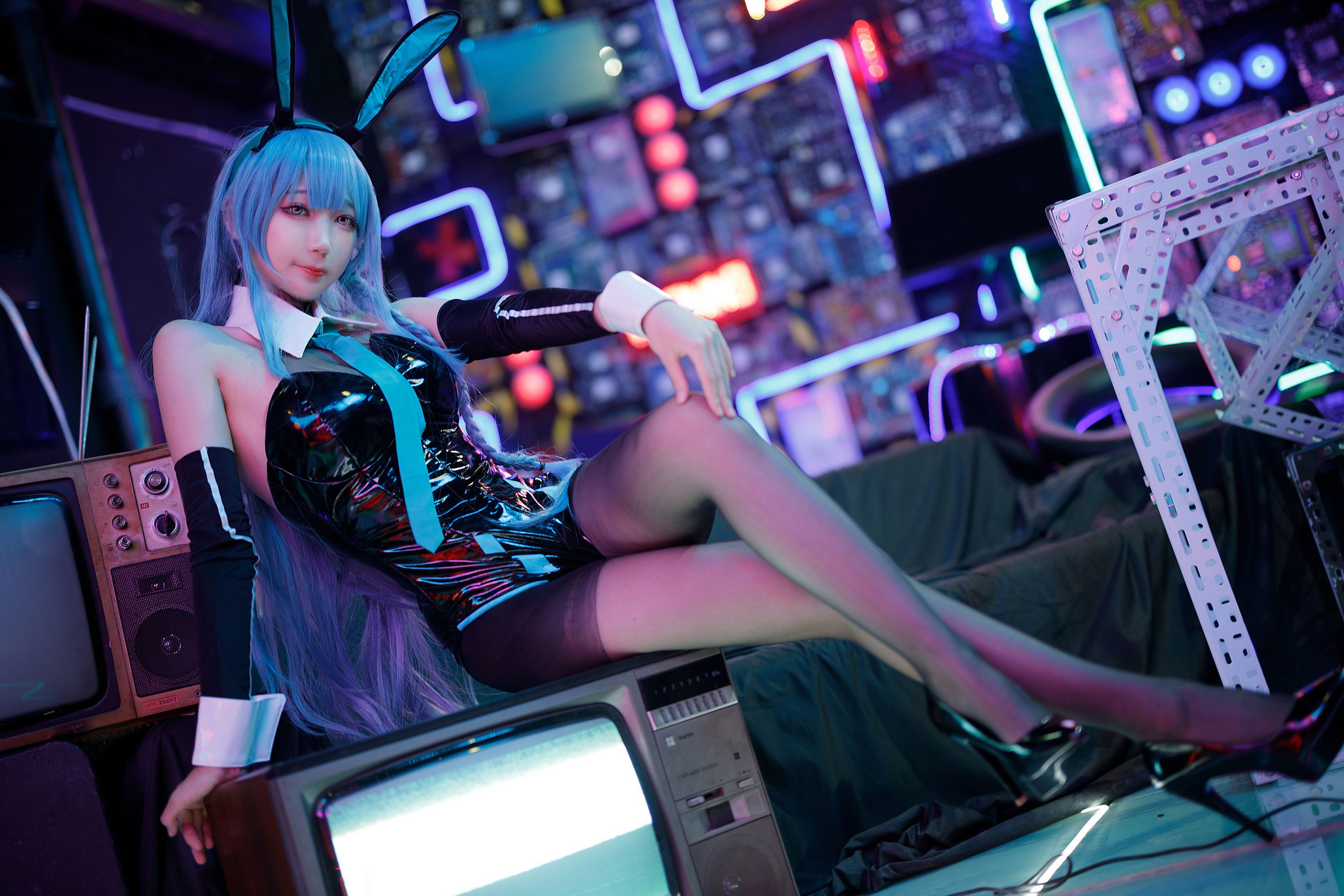 周叽是可爱兔兔 – 树城兔女郎 [28P] - 秀人网免费无水印在线套图写真