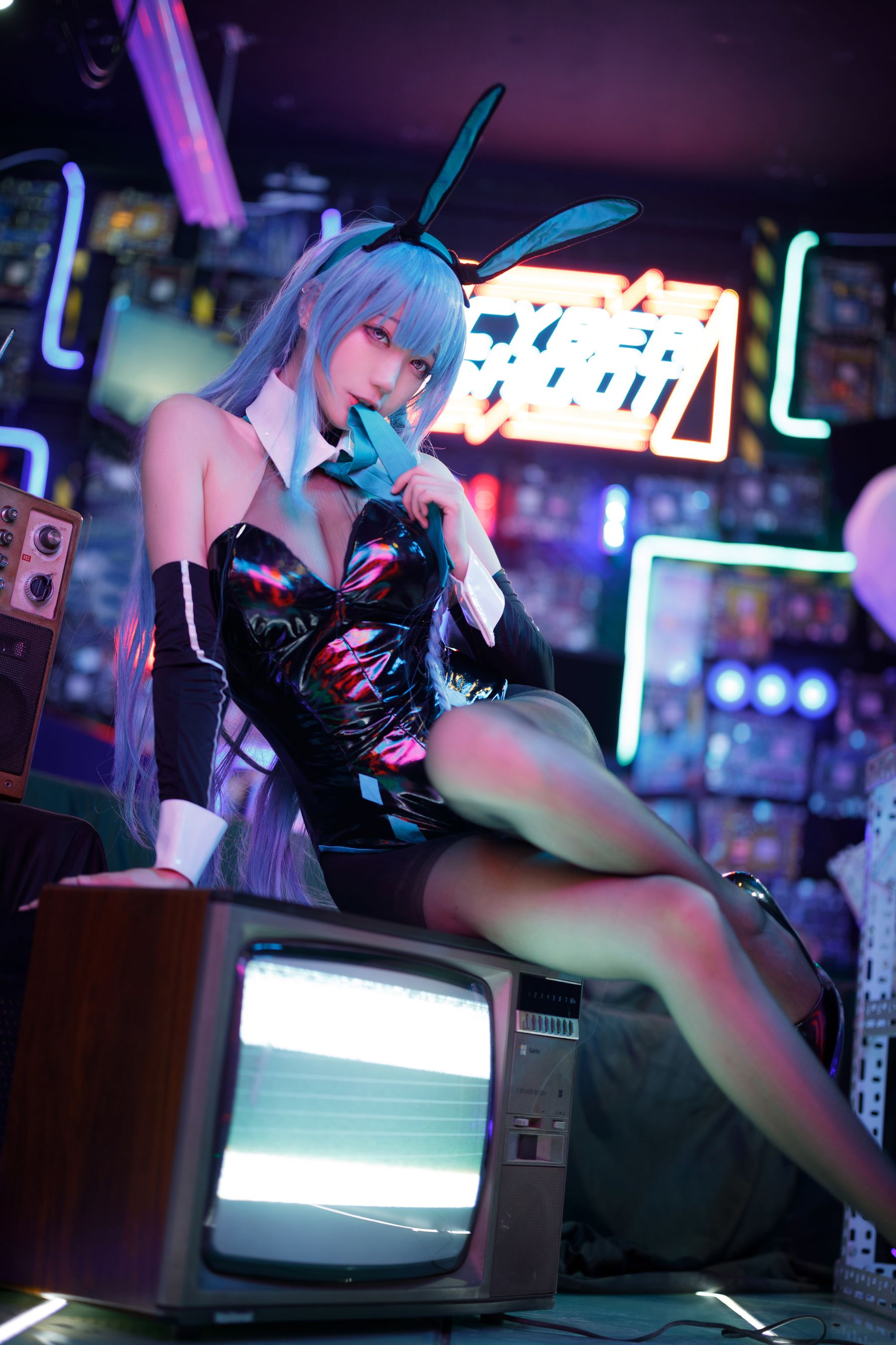 周叽是可爱兔兔 – 树城兔女郎 [28P] - 秀人网免费无水印在线套图写真