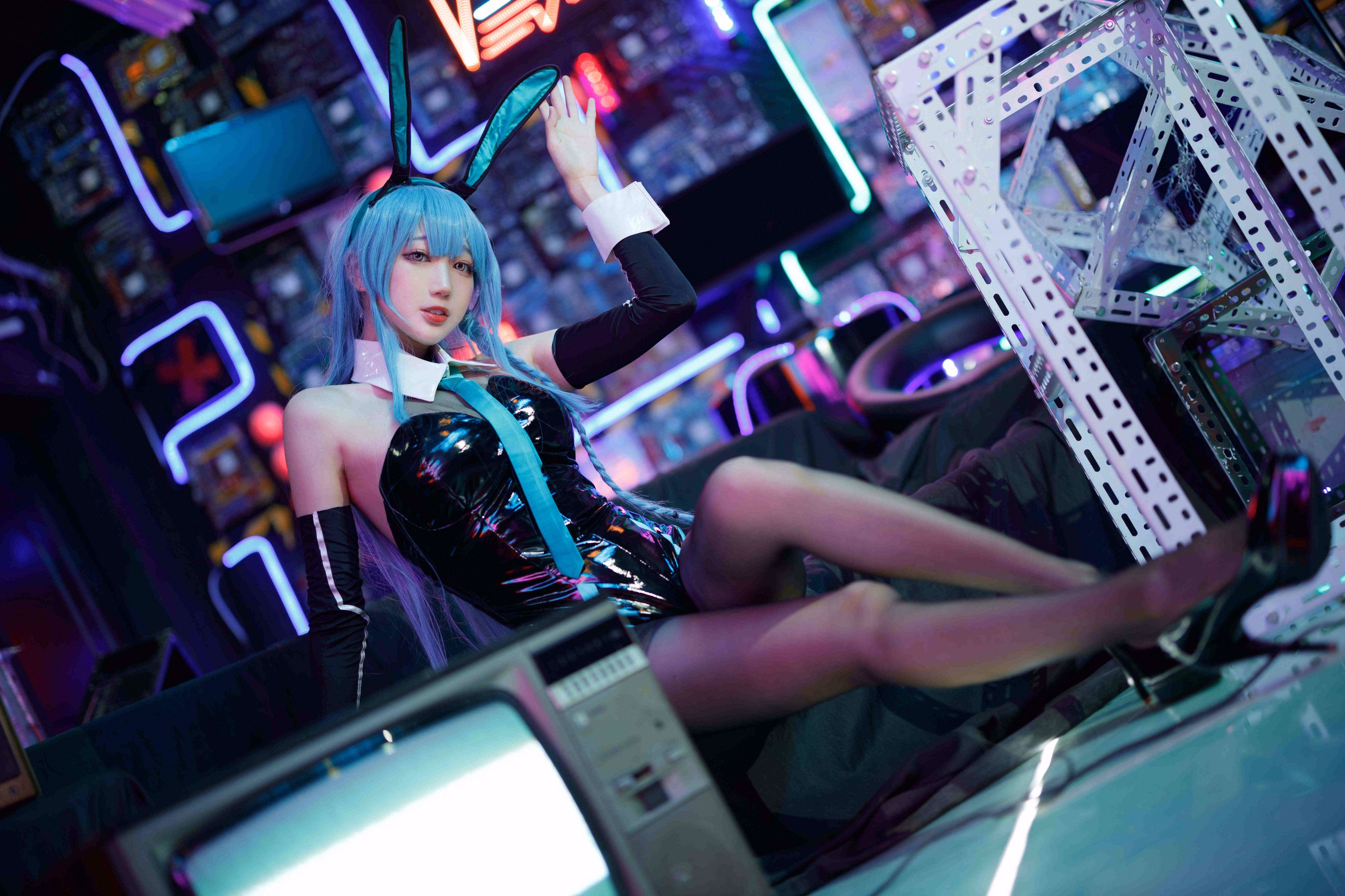 周叽是可爱兔兔 – 树城兔女郎 [28P] - 秀人网免费无水印在线套图写真