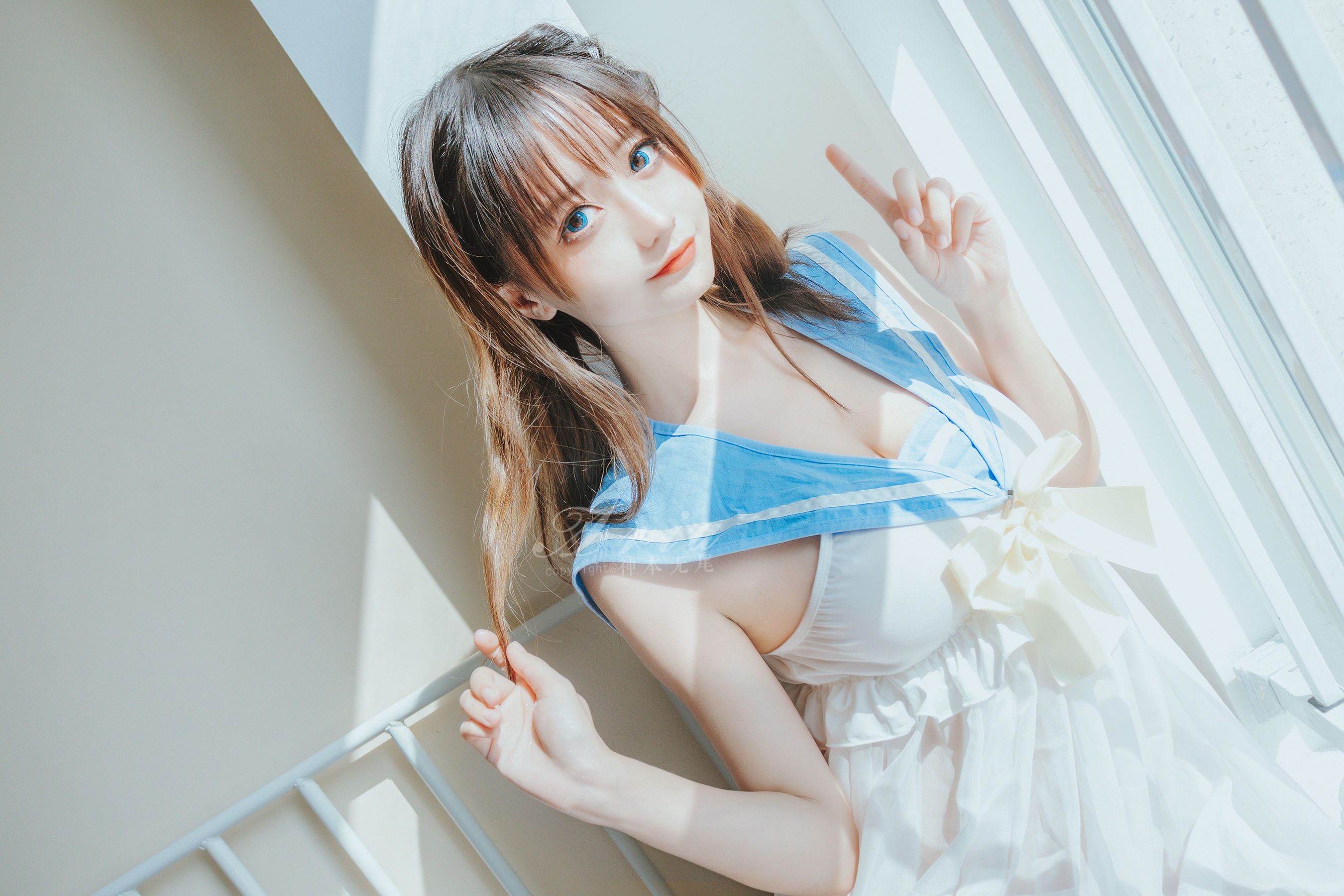 神本无尾_Aria – 蓝色睡裙 [9P] - 秀人网免费无水印在线套图写真