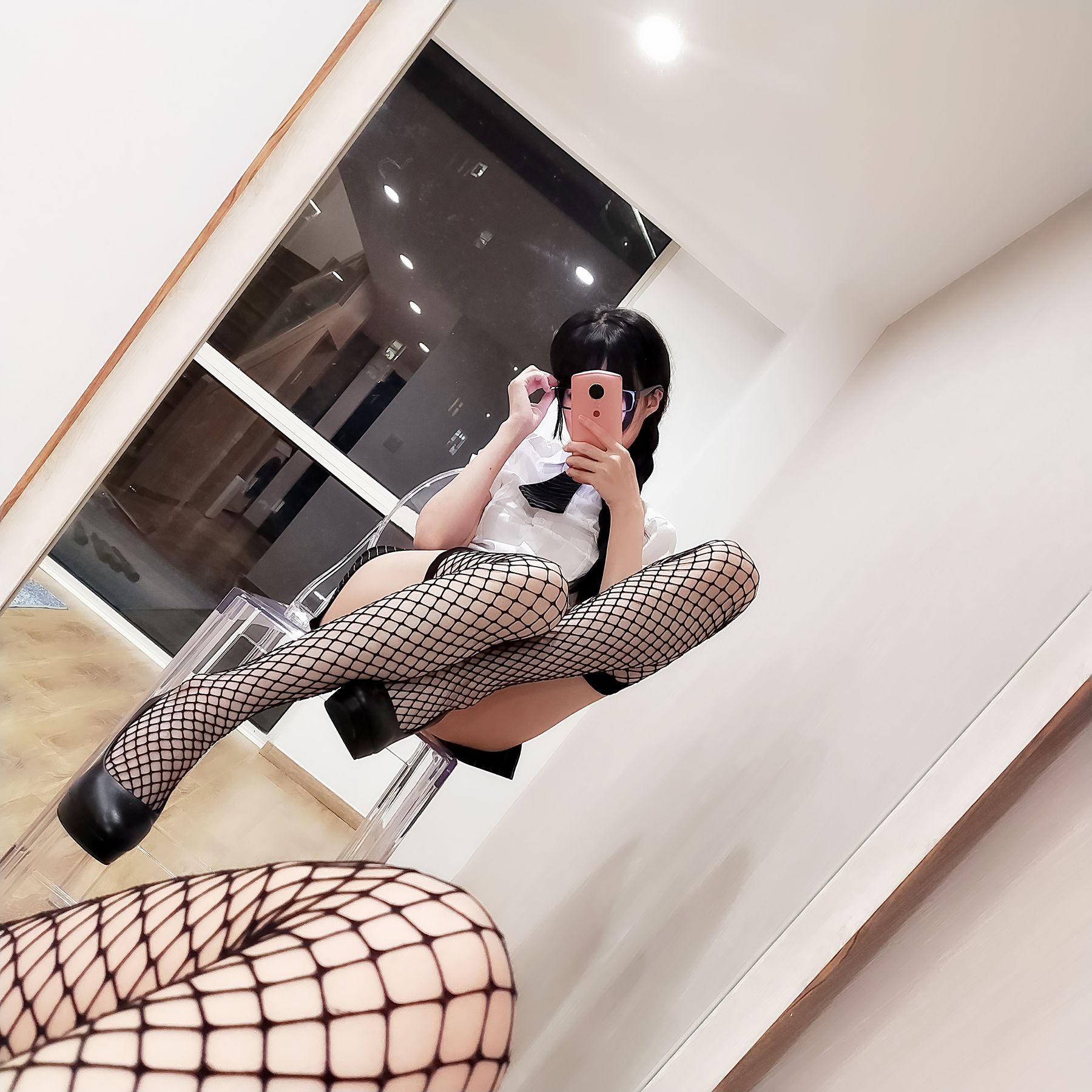 NAGISA魔物喵[fantia] – 黑丝网袜ol~~~ [21P] - 秀人网免费无水印在线套图写真