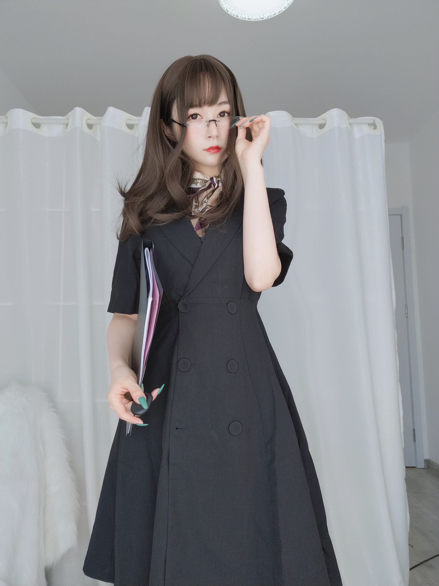 Coser小姐姐白银 – OL下的内衣 [115P] - 秀人网免费无水印在线套图写真