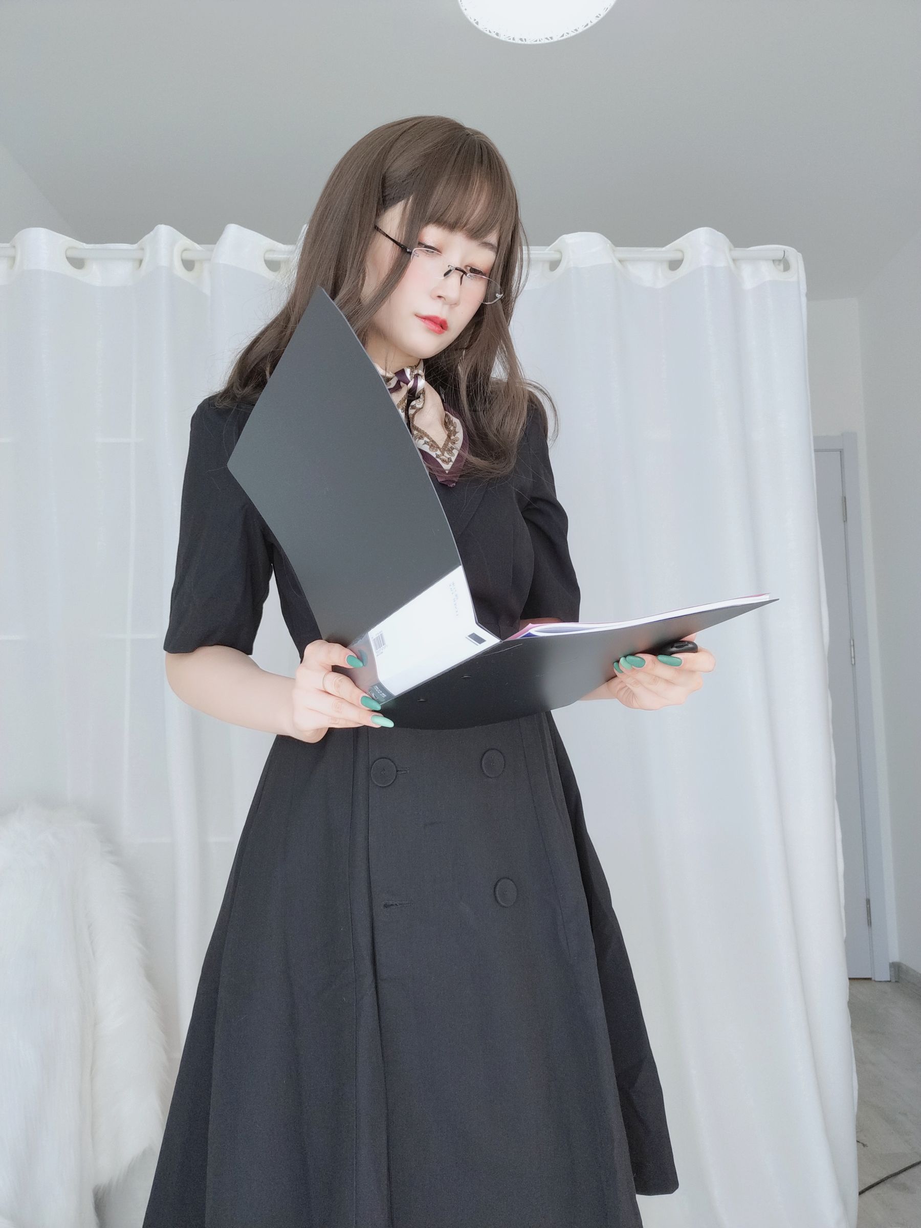 Coser小姐姐白银 – OL下的内衣 [115P] - 秀人网免费无水印在线套图写真