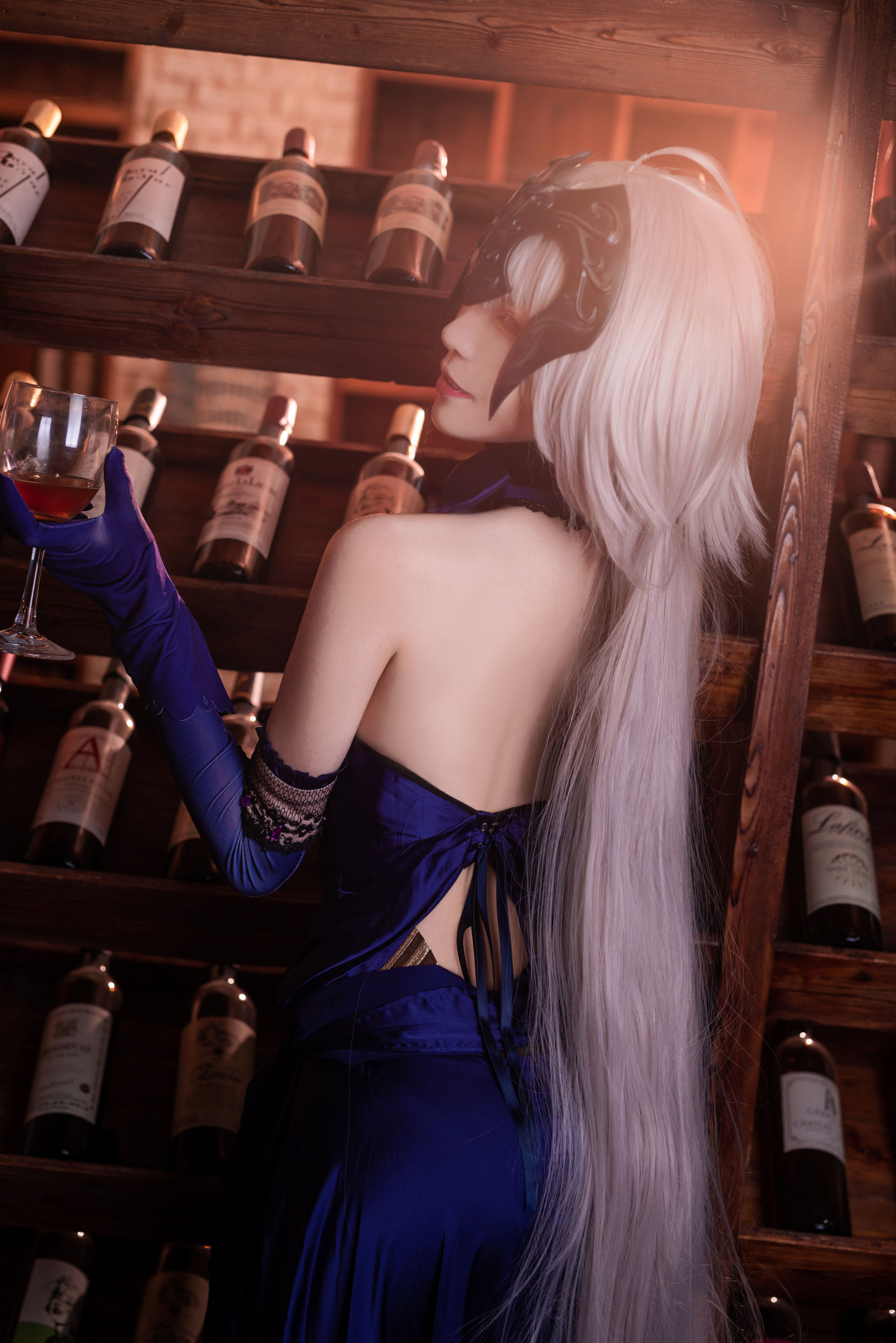 长腿Coser青青子Js 黑贞，圣夜的晚餐 [11P] - 秀人网免费无水印在线套图写真