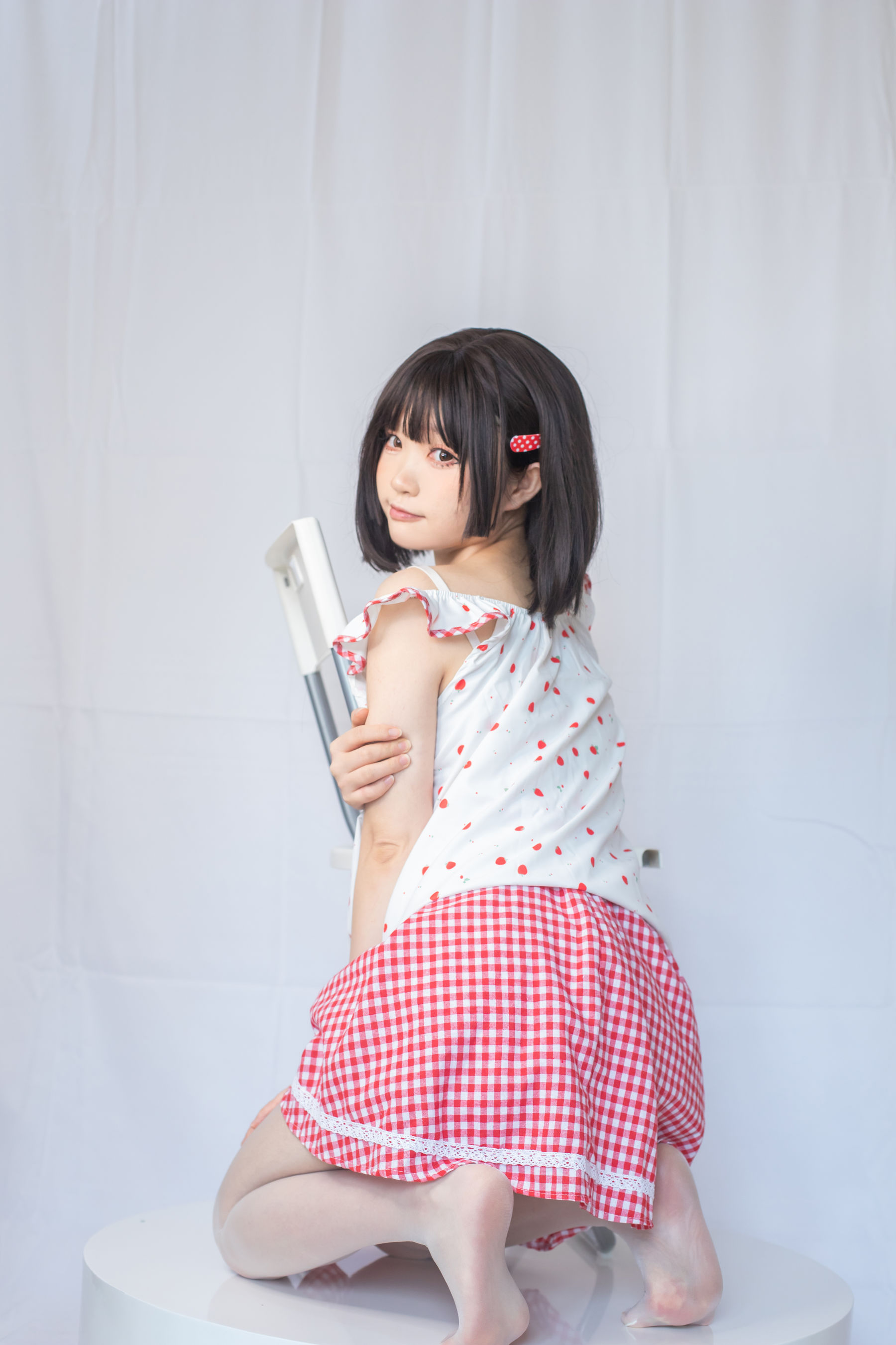 神沢永莉 – 粉色格子裙 [19P] - 秀人网免费无水印在线套图写真