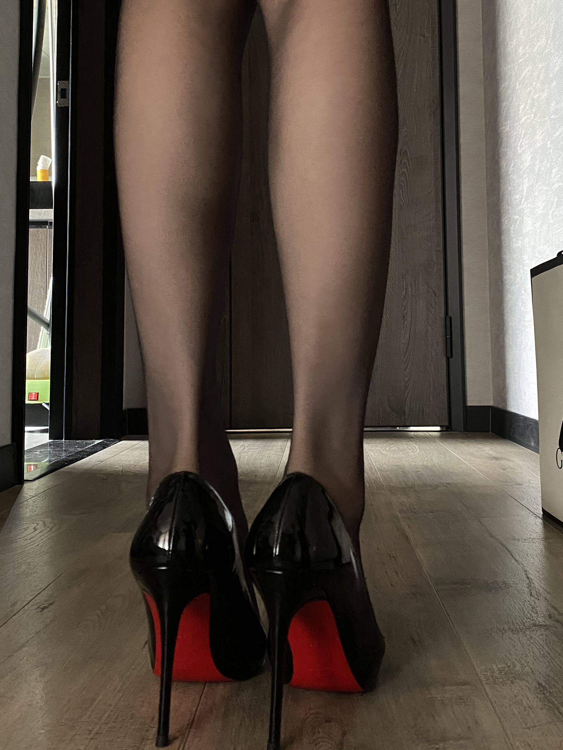 丝足博主麋鹿_Monroe 2020.09.06 独爱 [25P] - 秀人网免费无水印在线套图写真