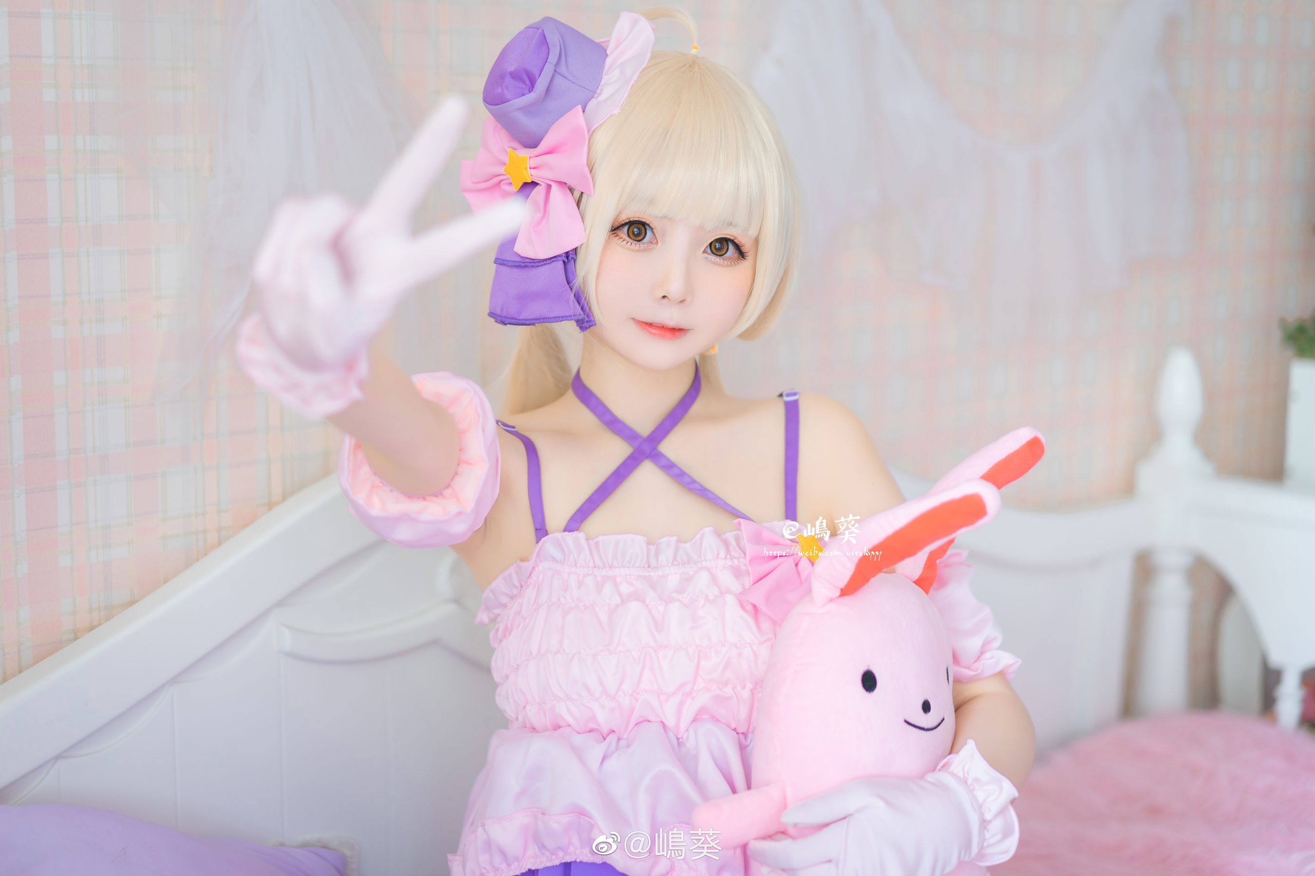 微博美女嶋葵 双叶杏打歌服 [8P] - 秀人网免费无水印在线套图写真