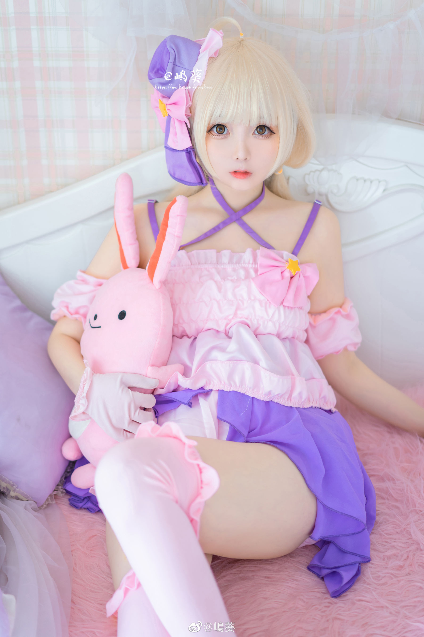 微博美女嶋葵 双叶杏打歌服 [8P] - 秀人网免费无水印在线套图写真