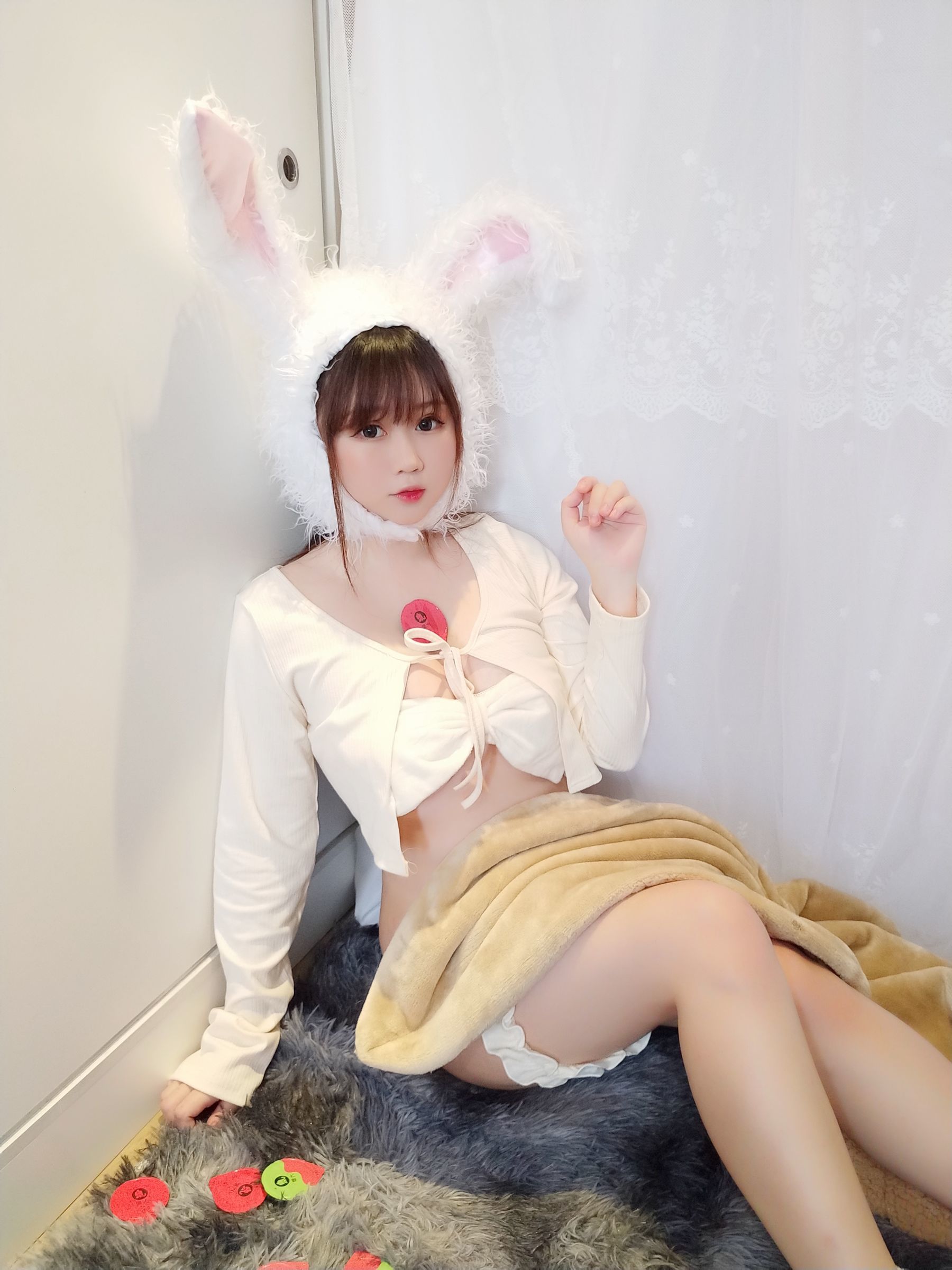 蜜桃少女是依酱呀 – 小白兔 [33P] - 秀人网免费无水印在线套图写真