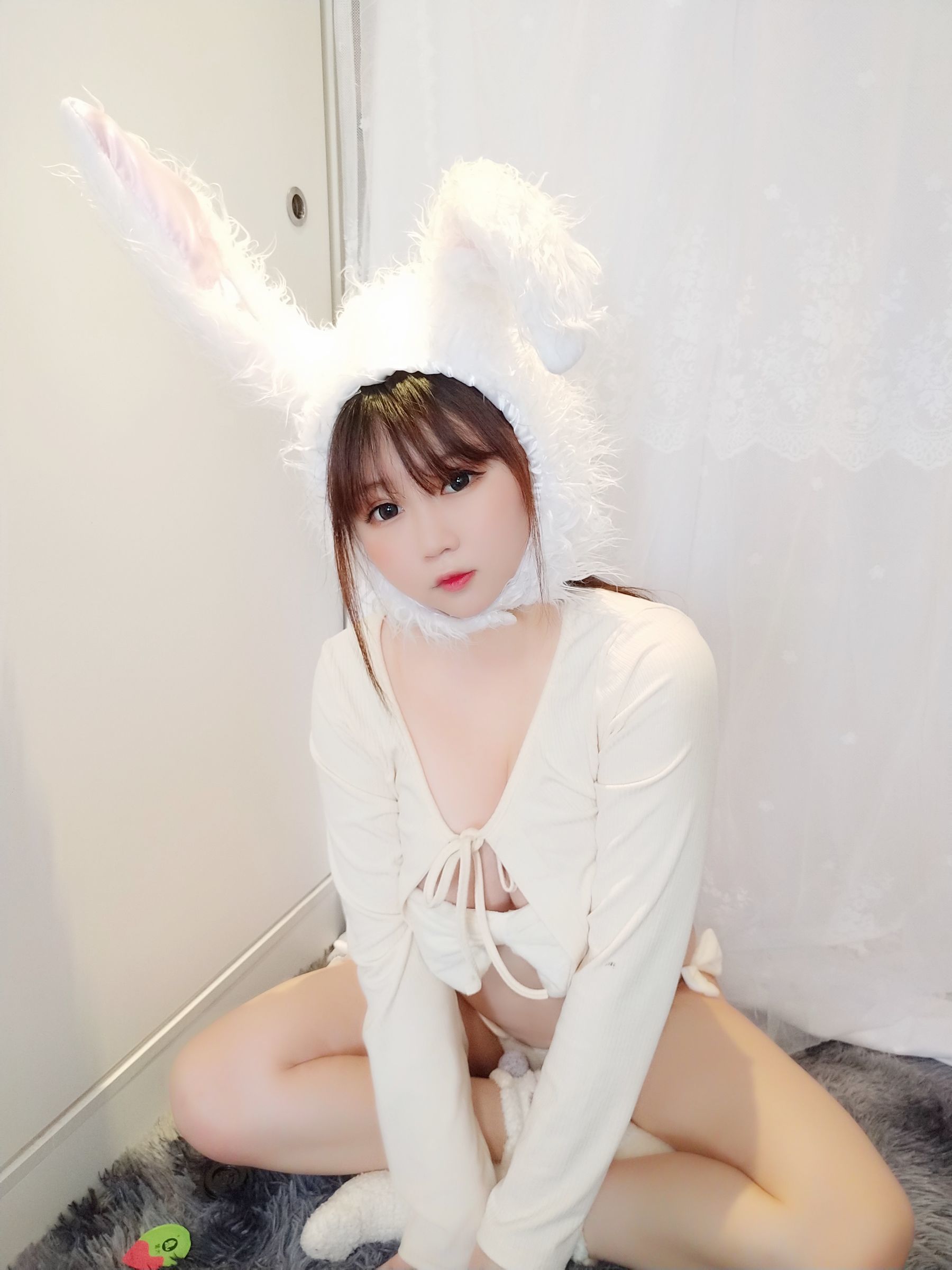 蜜桃少女是依酱呀 – 小白兔 [33P] - 秀人网免费无水印在线套图写真