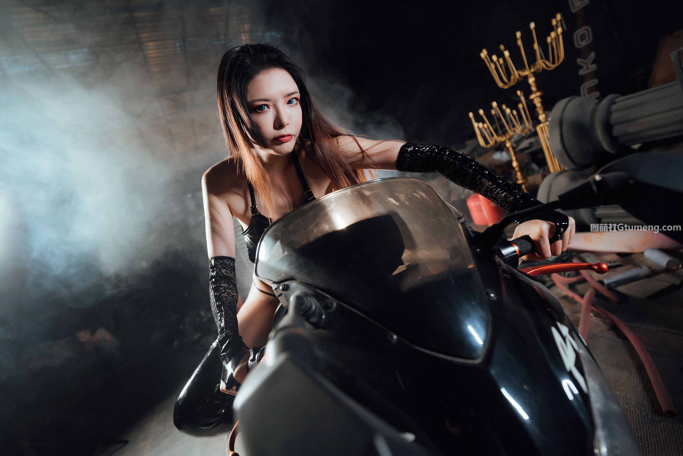 秋和柯基(夏小秋秋秋) – 机魂肚兜 [30P] - 秀人网免费无水印在线套图写真