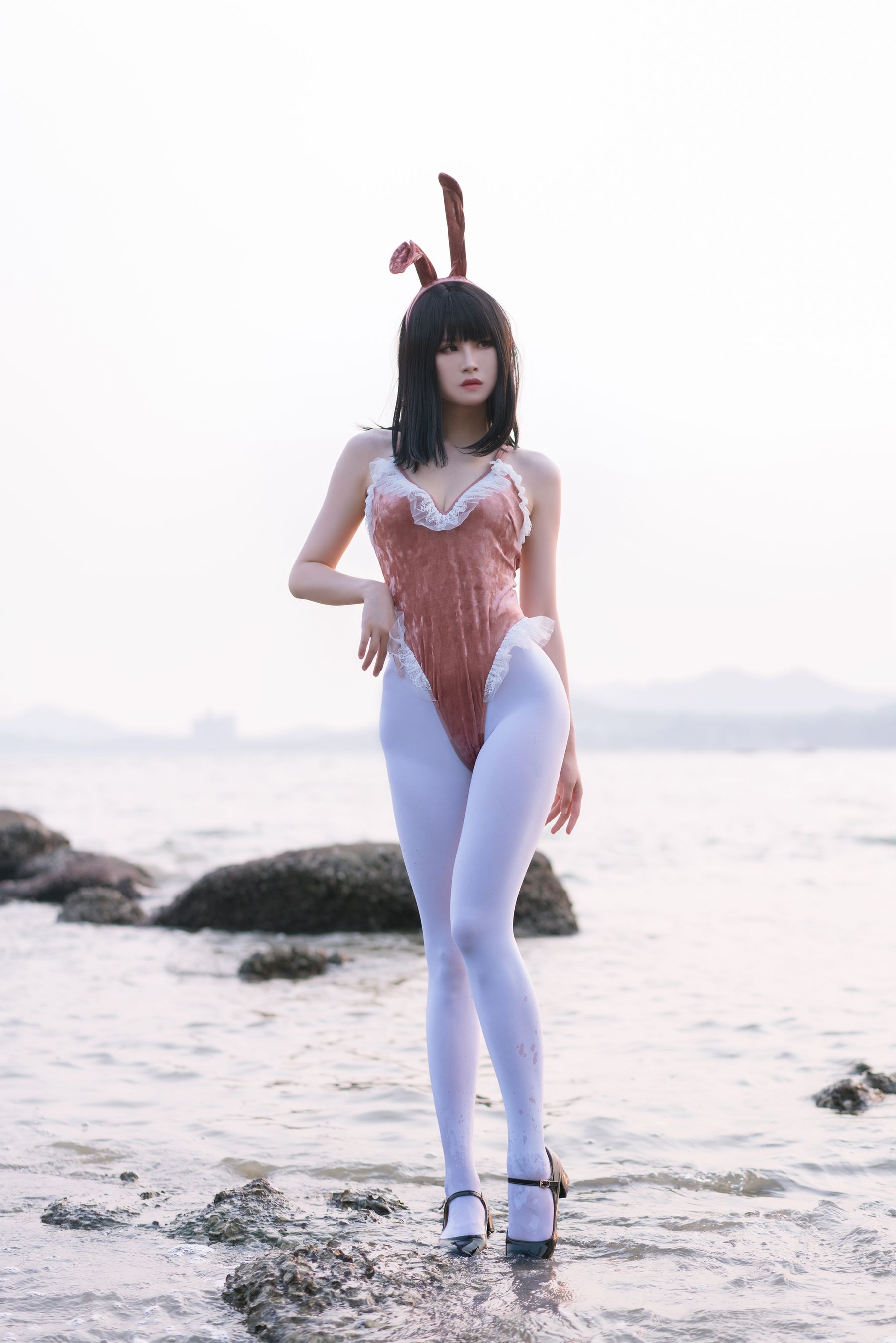 动漫博主田璐璐 – 粉兔 [25P] - 秀人网免费无水印在线套图写真