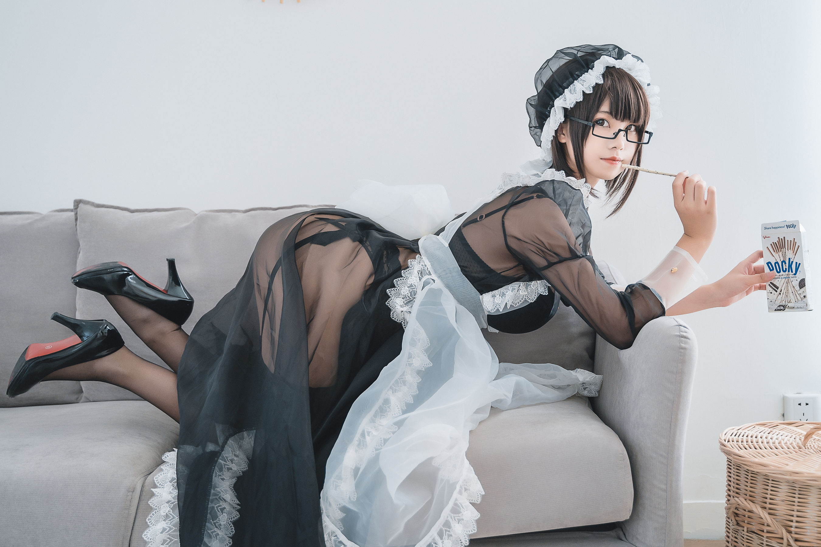 萌系小姐姐蜜汁猫裘 透明女仆 [30P] - 秀人网免费无水印在线套图写真