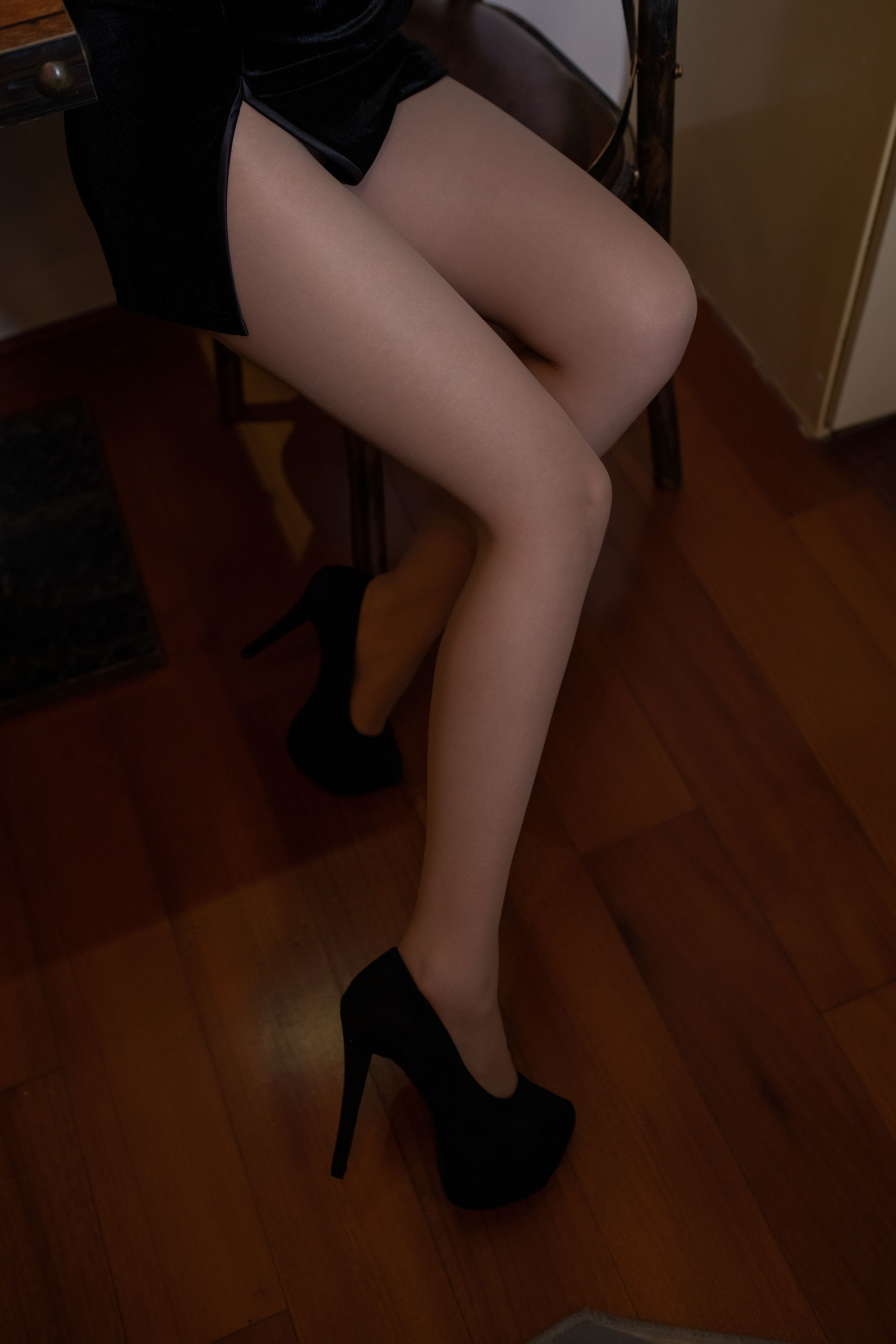 疯猫ss – 肉丝黑旗袍 [40P] - 秀人网免费无水印在线套图写真