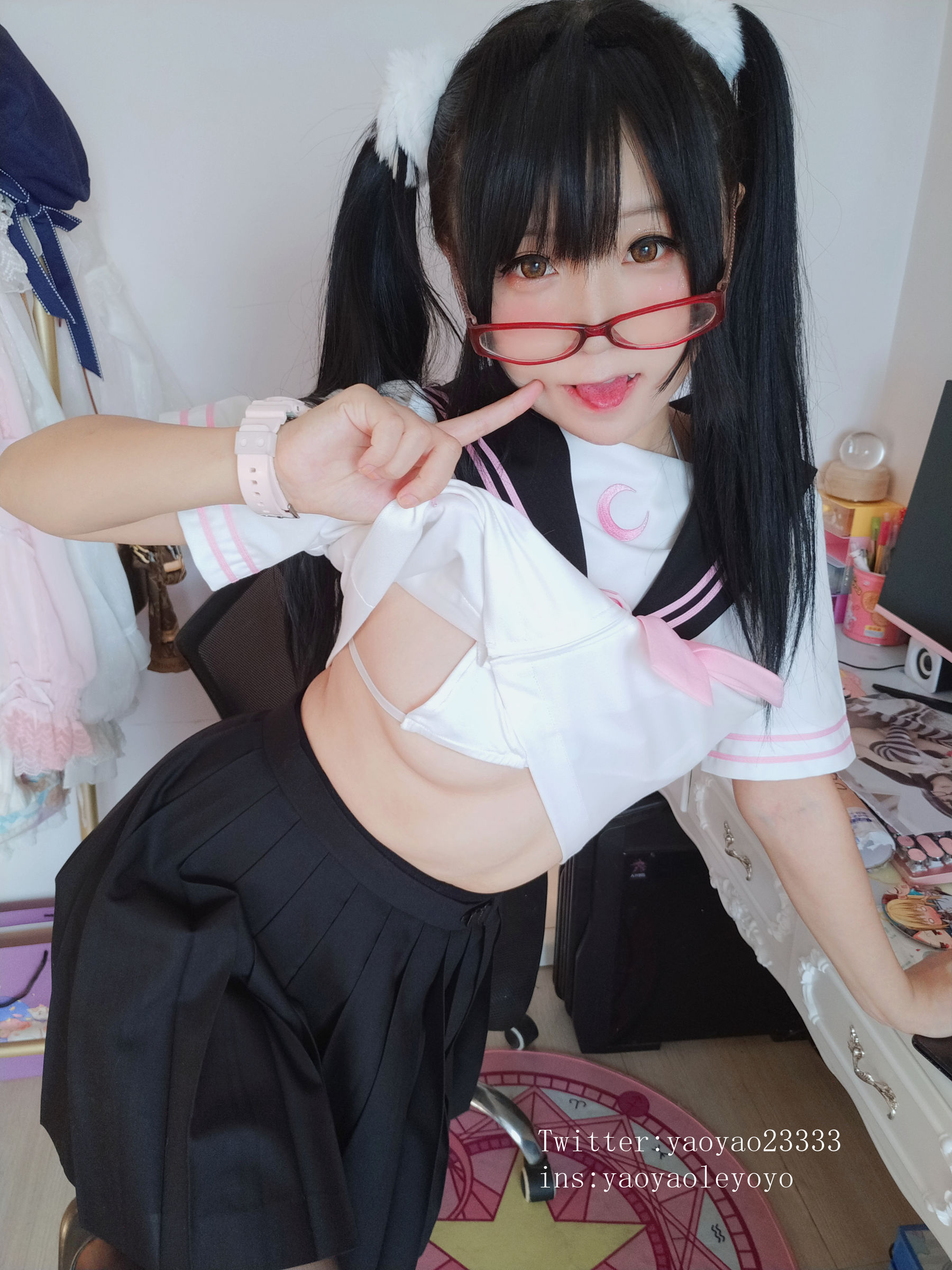 [Cosplay写真] 萌妹子Coser摇摇乐yoyo – 黑丝小恶魔 [92P] - 秀人网免费无水印在线套图写真