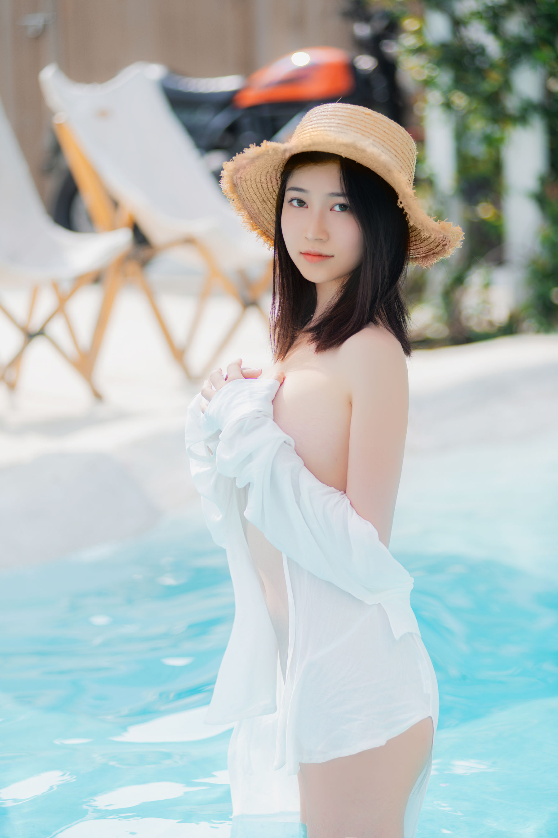 Nnian – 夏日限定泳池 [17P] - 秀人网免费无水印在线套图写真