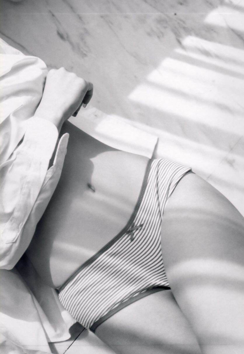 真锅薰 眞鍋かをり-《kawori》 写真集 [99P] - 秀人网免费无水印在线套图写真