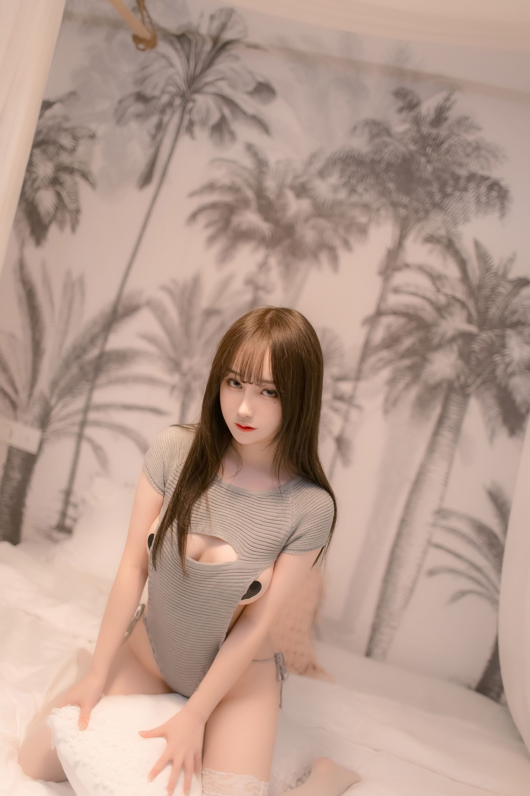 斗鱼主播尤猫醒醒ovo – 漏背毛衣 [14P] - 秀人网免费无水印在线套图写真