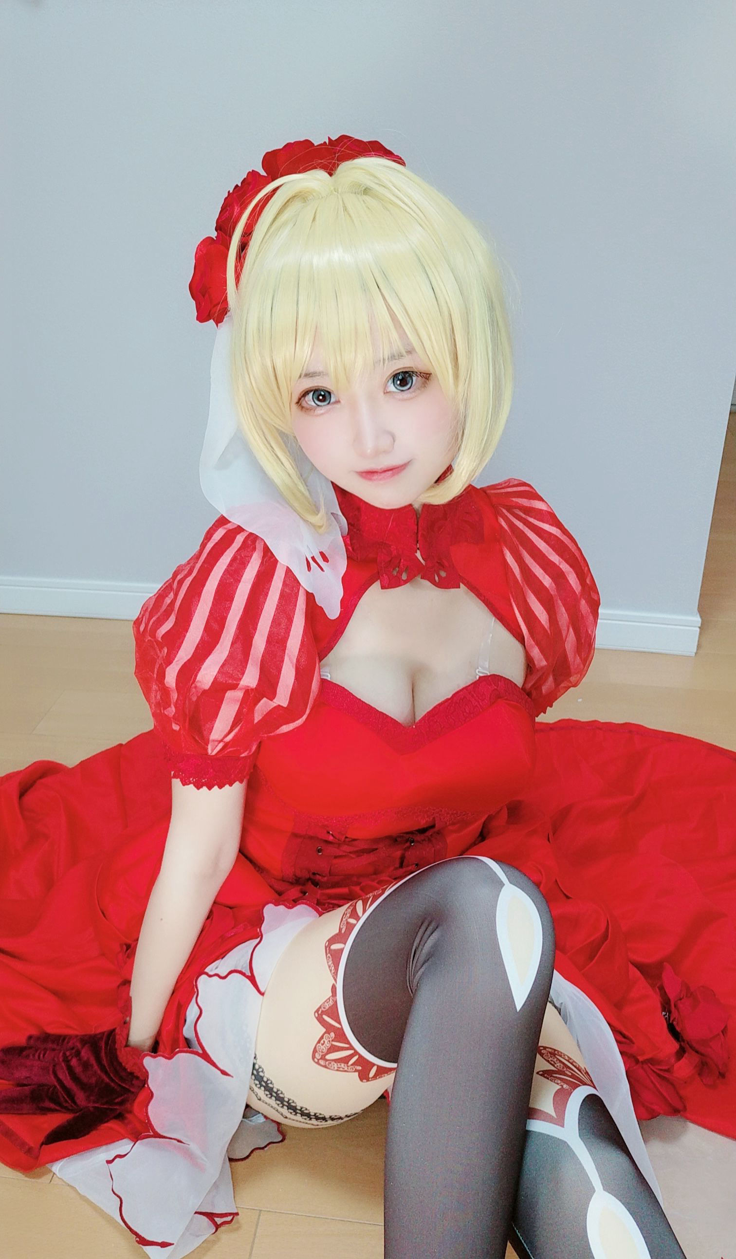 千阳(ちよ) – 尼禄红礼服 [11P] - 秀人网免费无水印在线套图写真