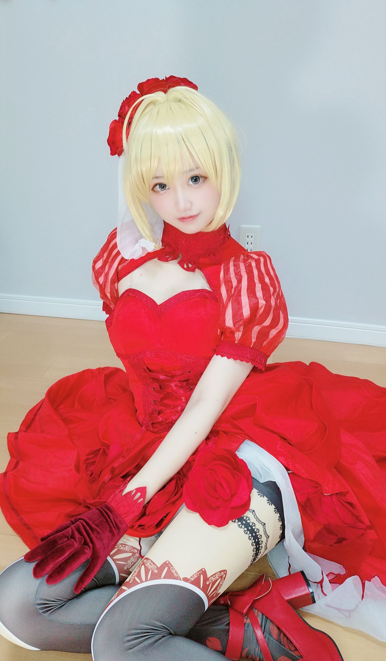 千阳(ちよ) – 尼禄红礼服 [11P] - 秀人网免费无水印在线套图写真