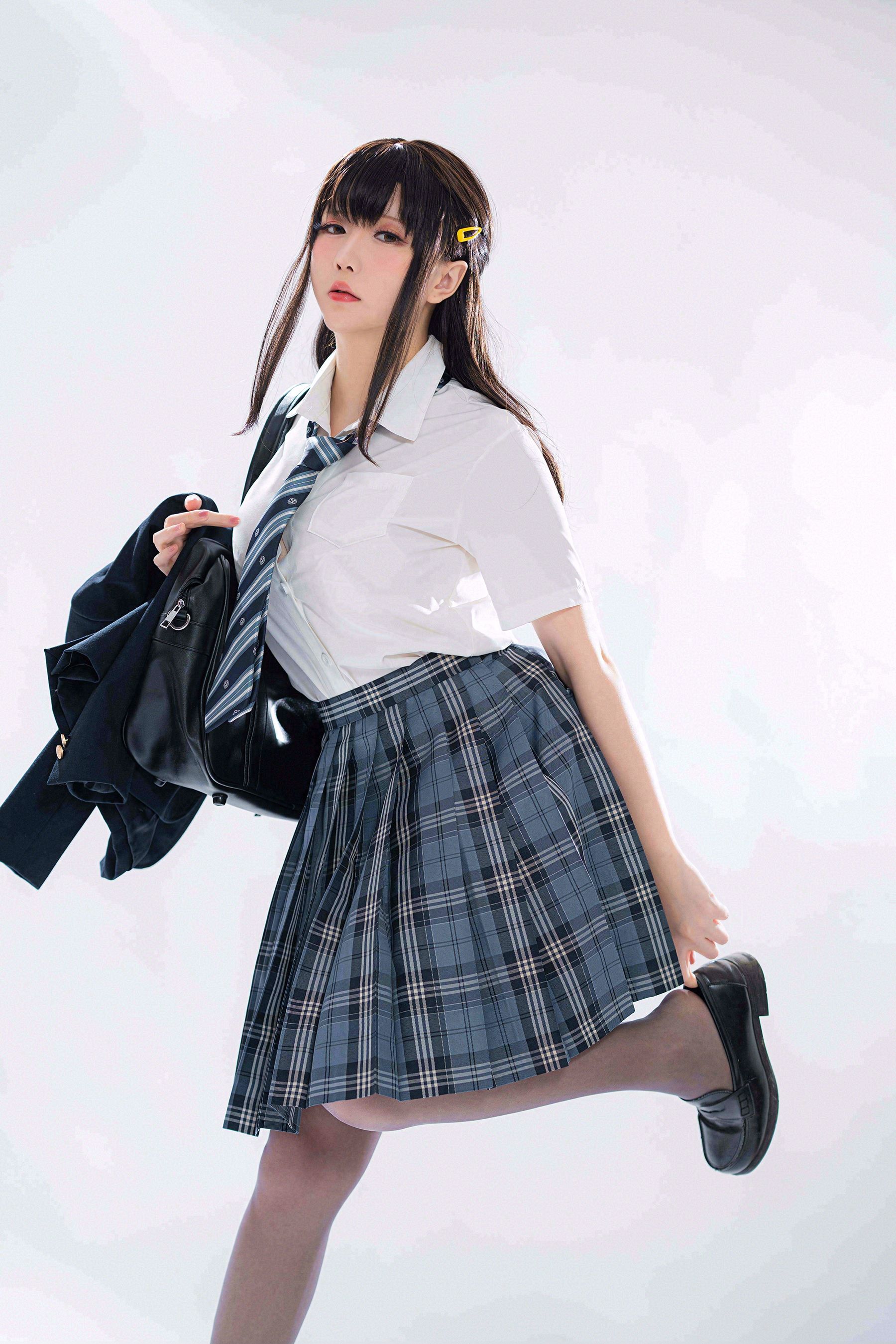 Coser小姐姐星之迟迟 – 滴水JK [100P] - 秀人网免费无水印在线套图写真