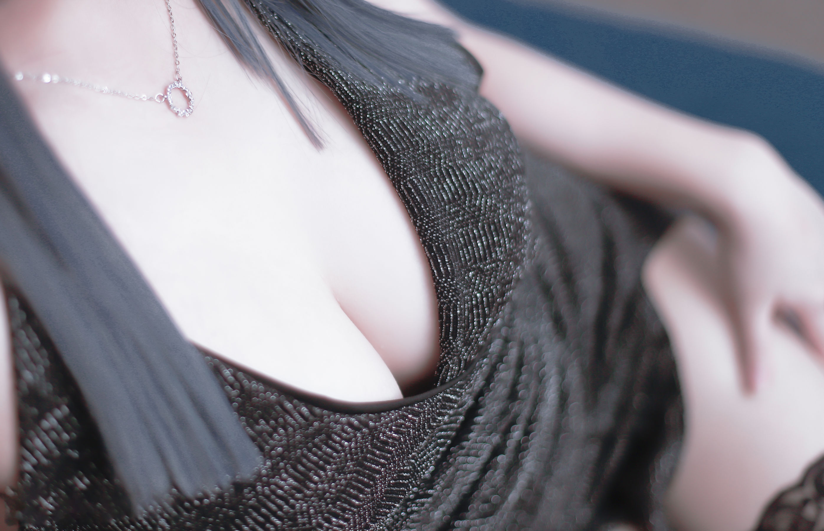 Cosplay日奈娇 – 黑色礼服 [40P] - 秀人网免费无水印在线套图写真