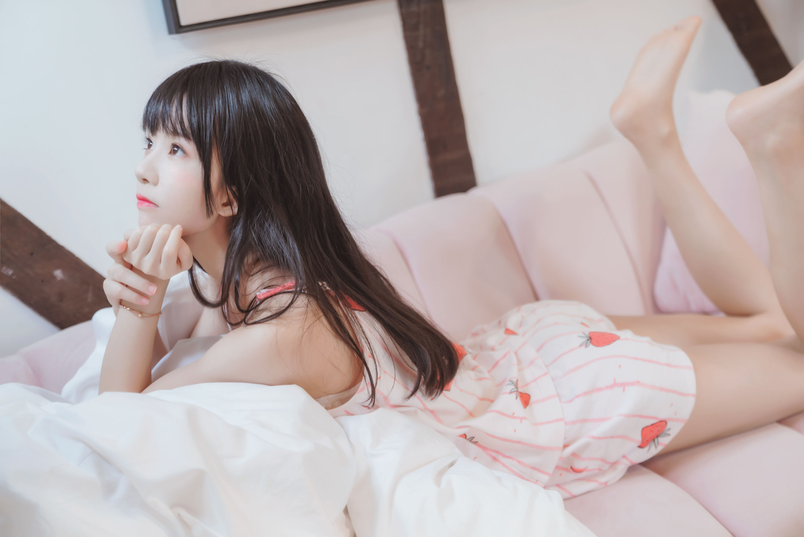 桜桃喵 – 甜甜之唇边小草莓 [13P] - 秀人网免费无水印在线套图写真