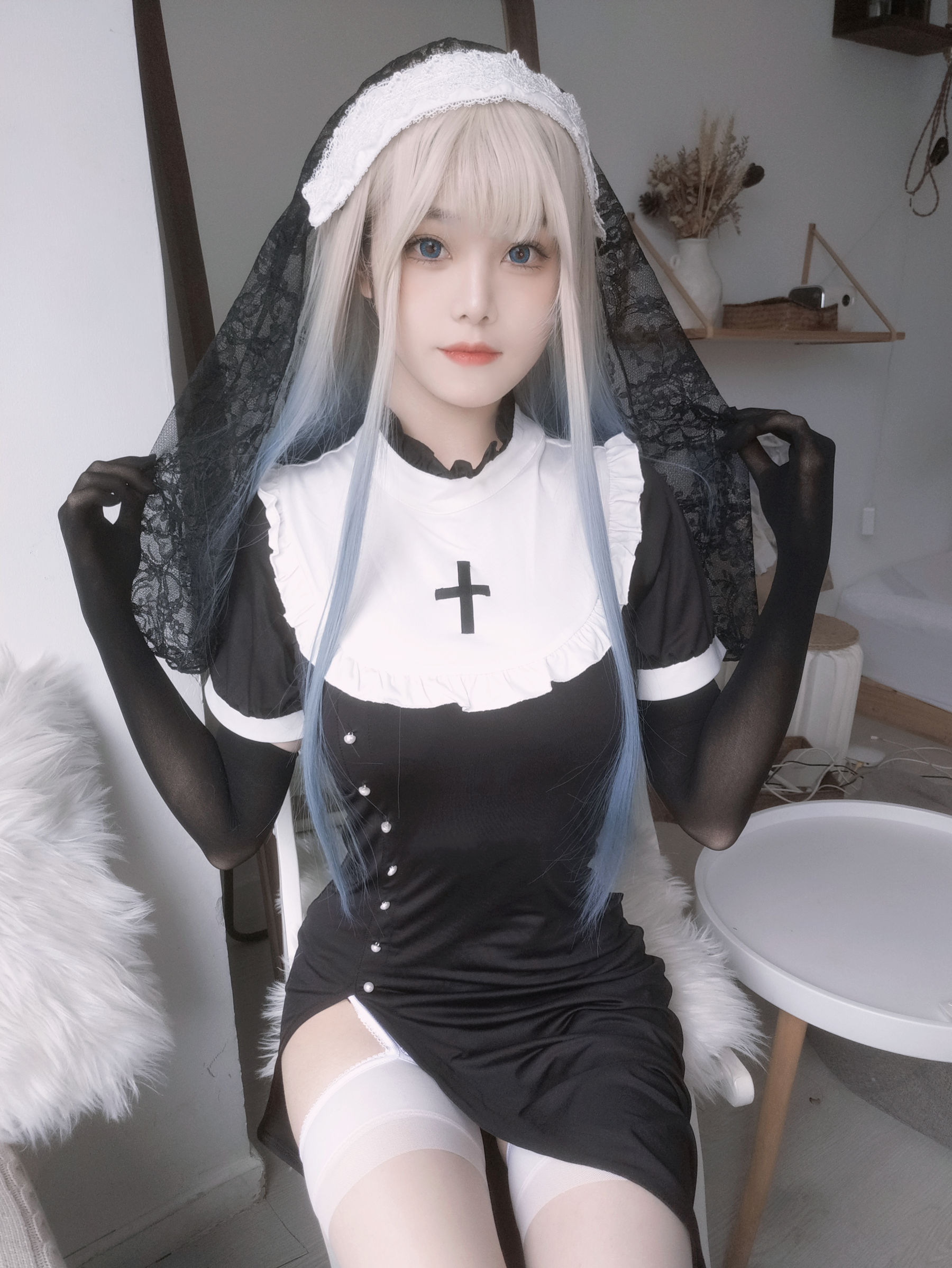 萌系小姐姐蜜汁猫裘 – 修女自拍 [35P] - 秀人网免费无水印在线套图写真