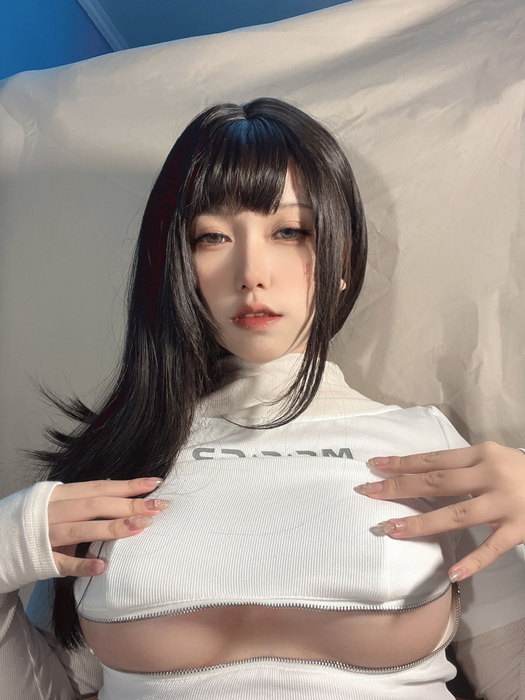 一北亦北 – 吉他妹妹 [33P] - 秀人网免费无水印在线套图写真