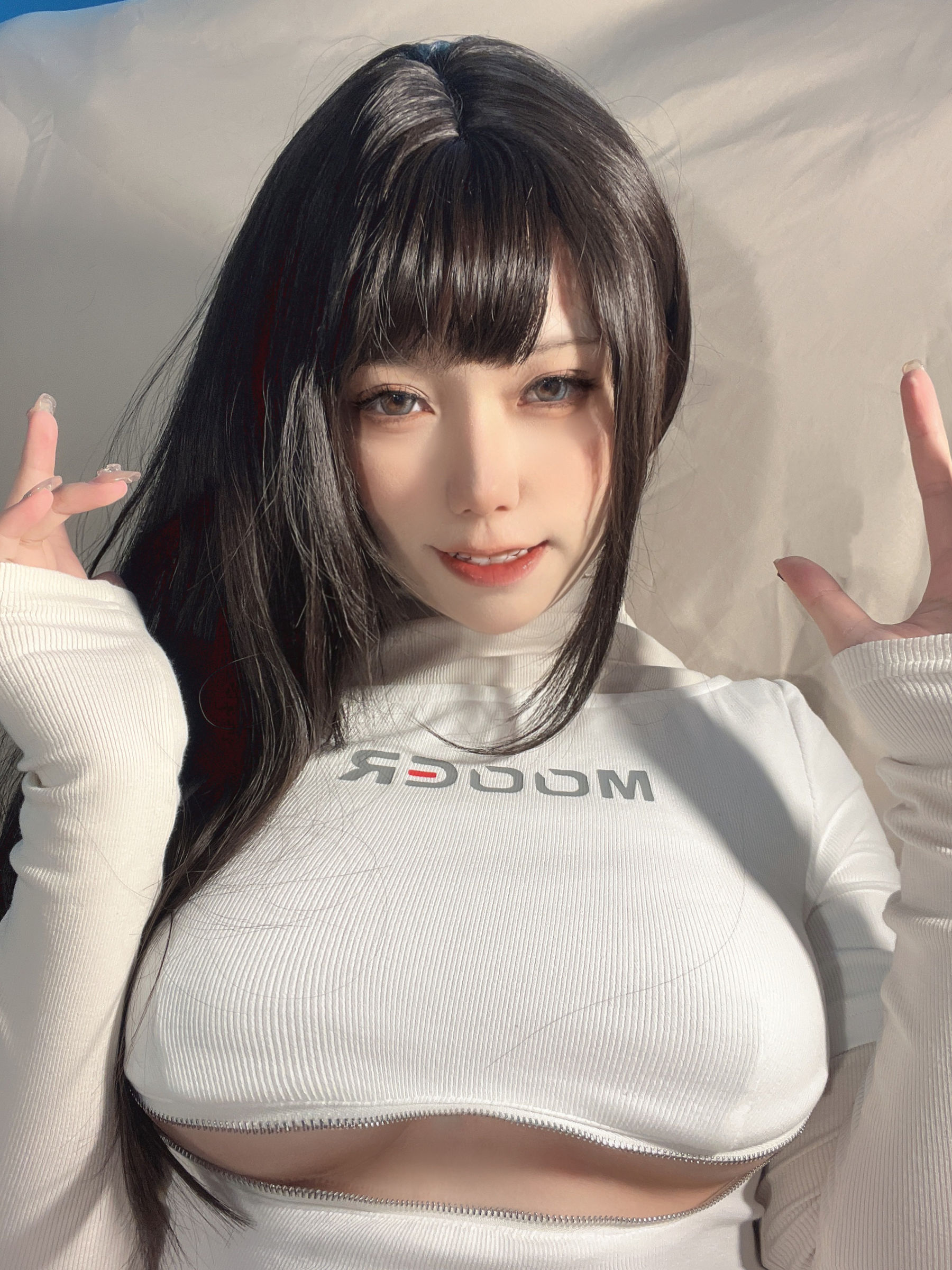 一北亦北 – 吉他妹妹 [33P] - 秀人网免费无水印在线套图写真