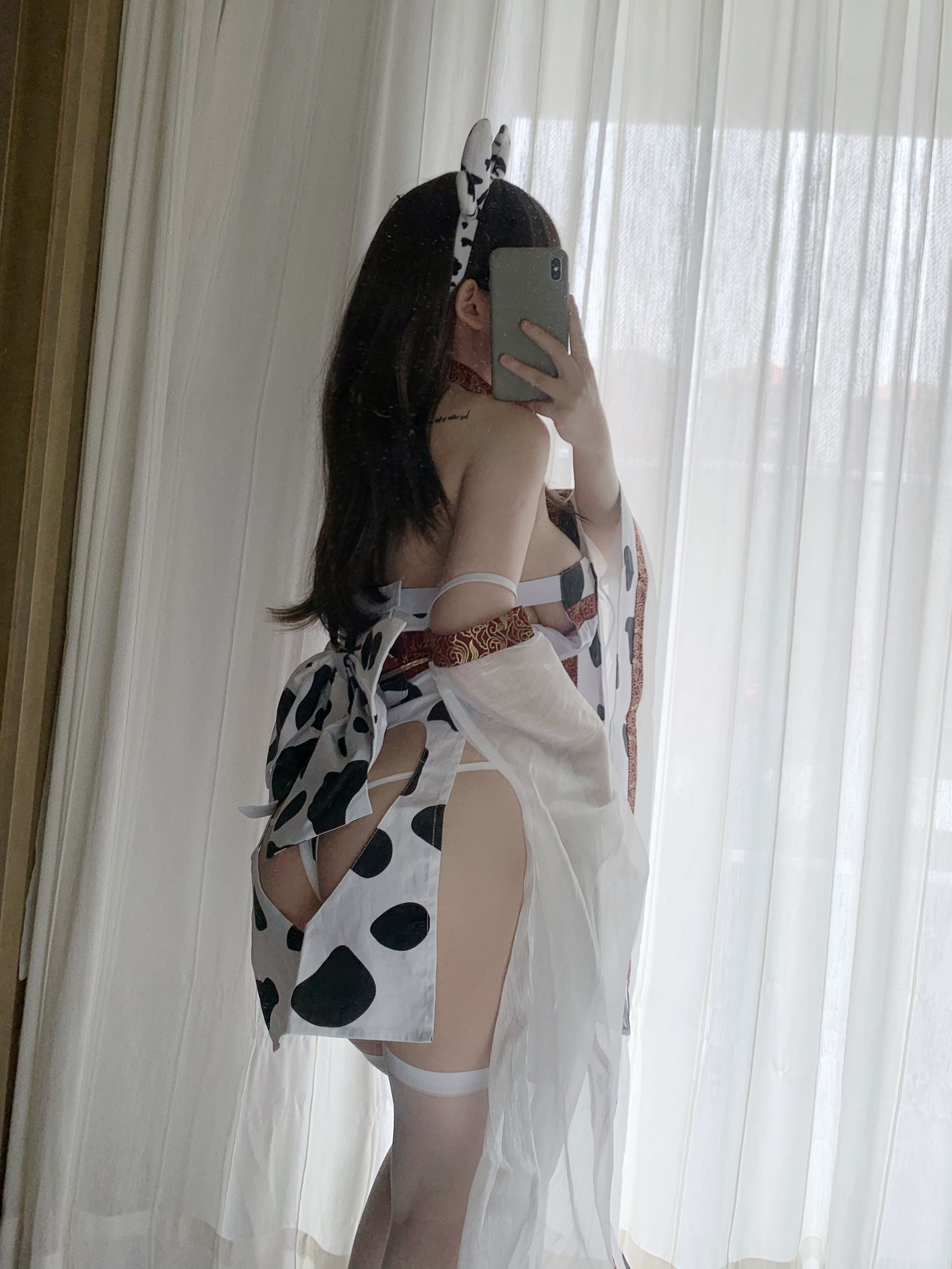 蜜桃少女是依酱呀 – 牛牛和服 [34P] - 秀人网免费无水印在线套图写真