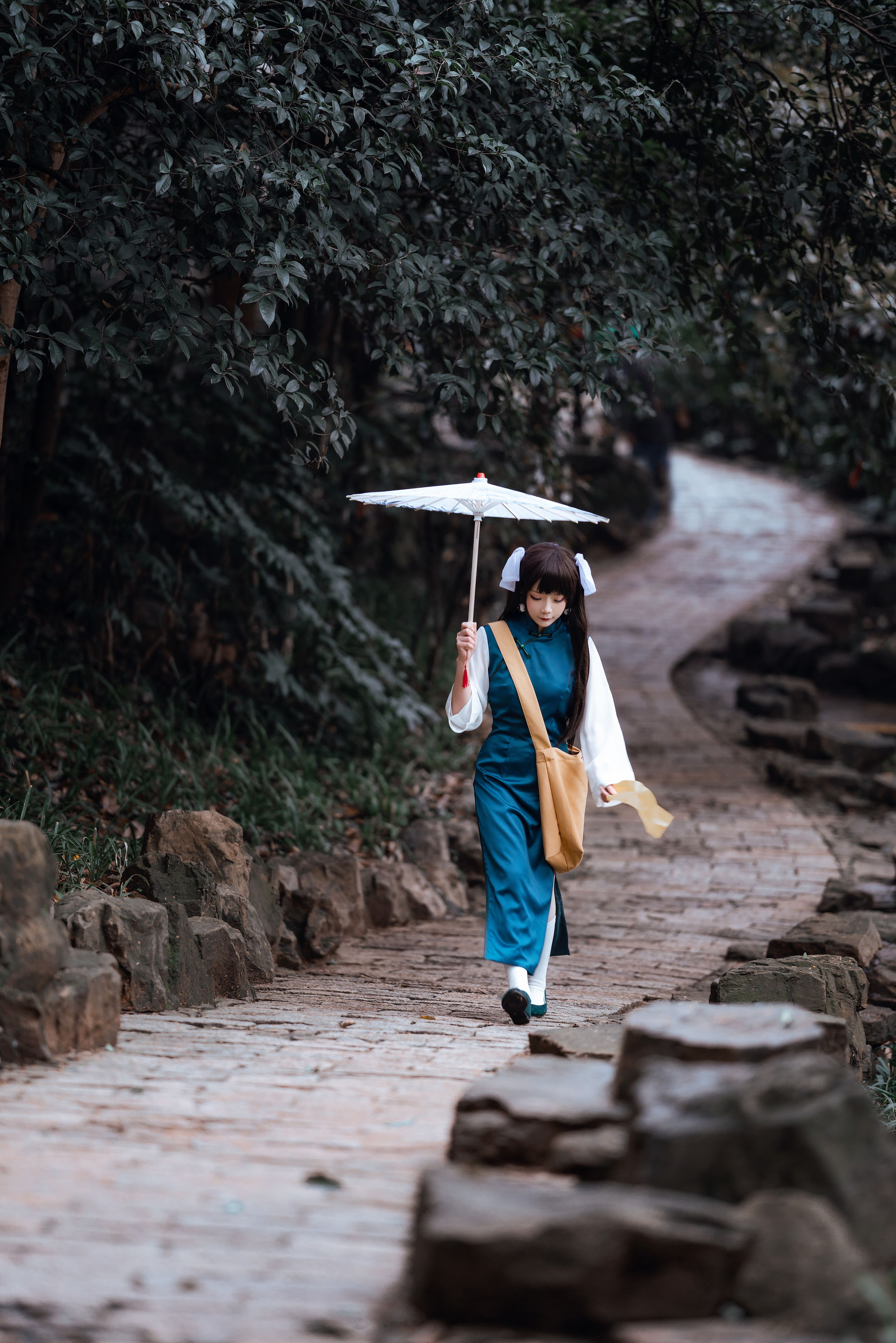 动漫博主王胖胖u – 小道友旗袍 [9P] - 秀人网免费无水印在线套图写真