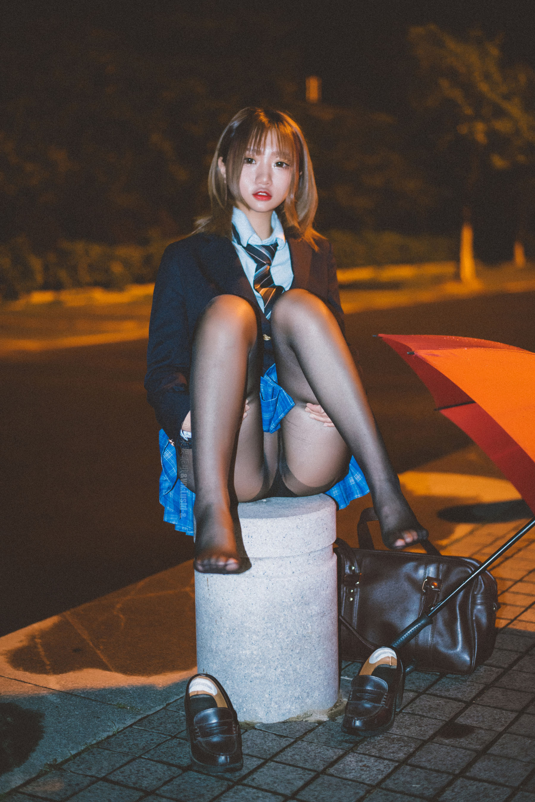 动漫博主柒柒要乖哦 – 深夜公园JK [36P] - 秀人网免费无水印在线套图写真