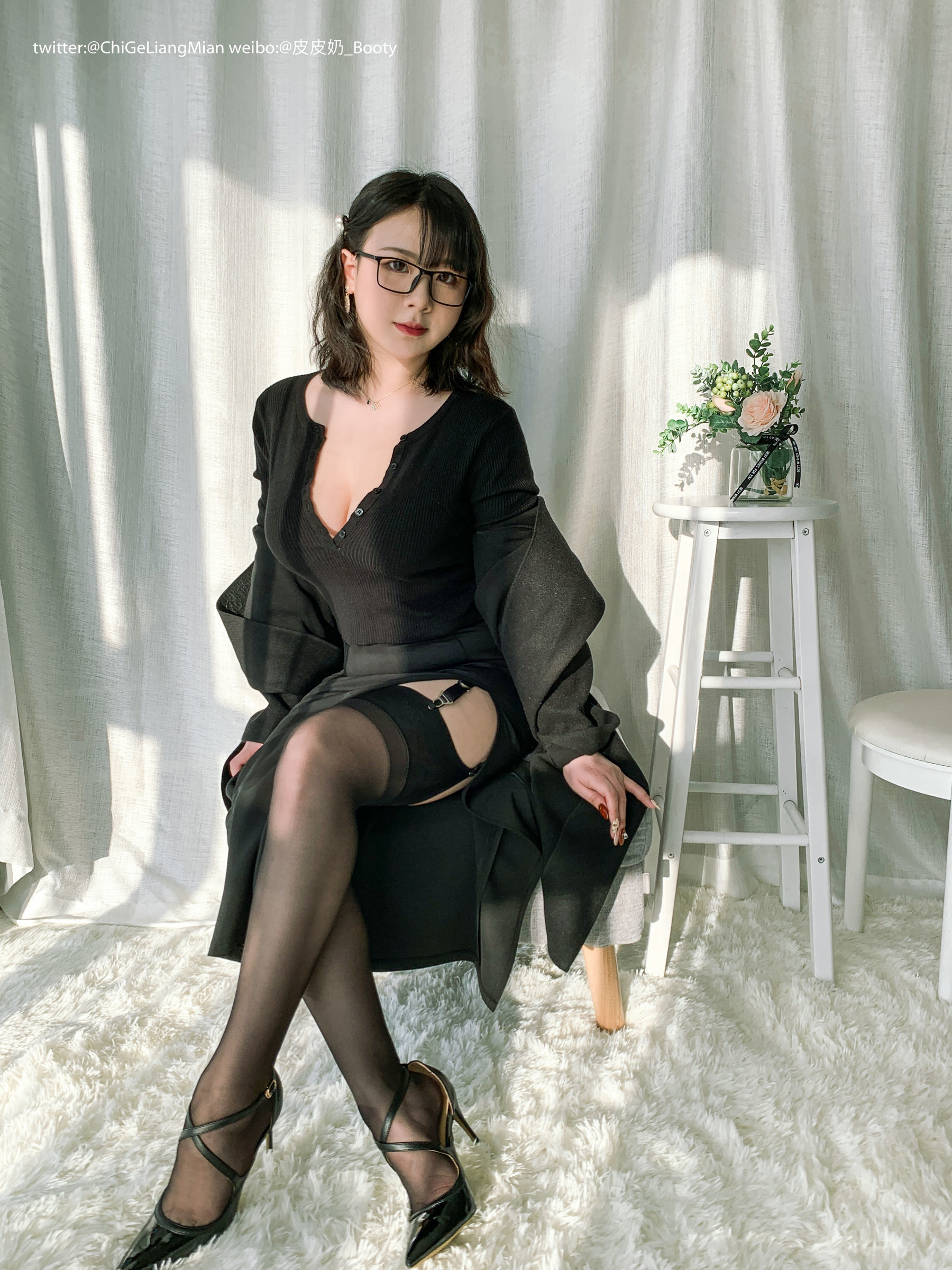 皮皮奶可可爱了啦 黑色OL [120P] - 秀人网免费无水印在线套图写真