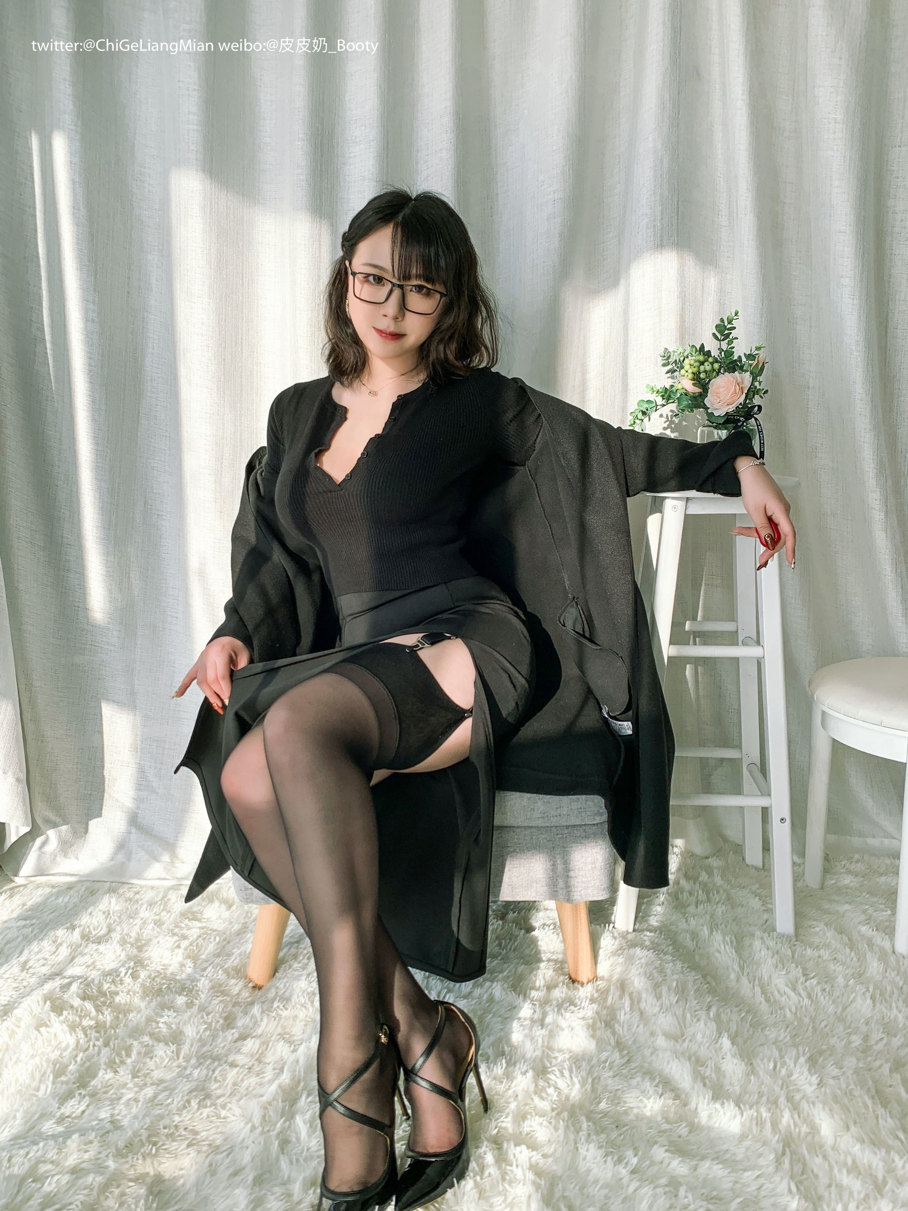 皮皮奶可可爱了啦 黑色OL [120P] - 秀人网免费无水印在线套图写真