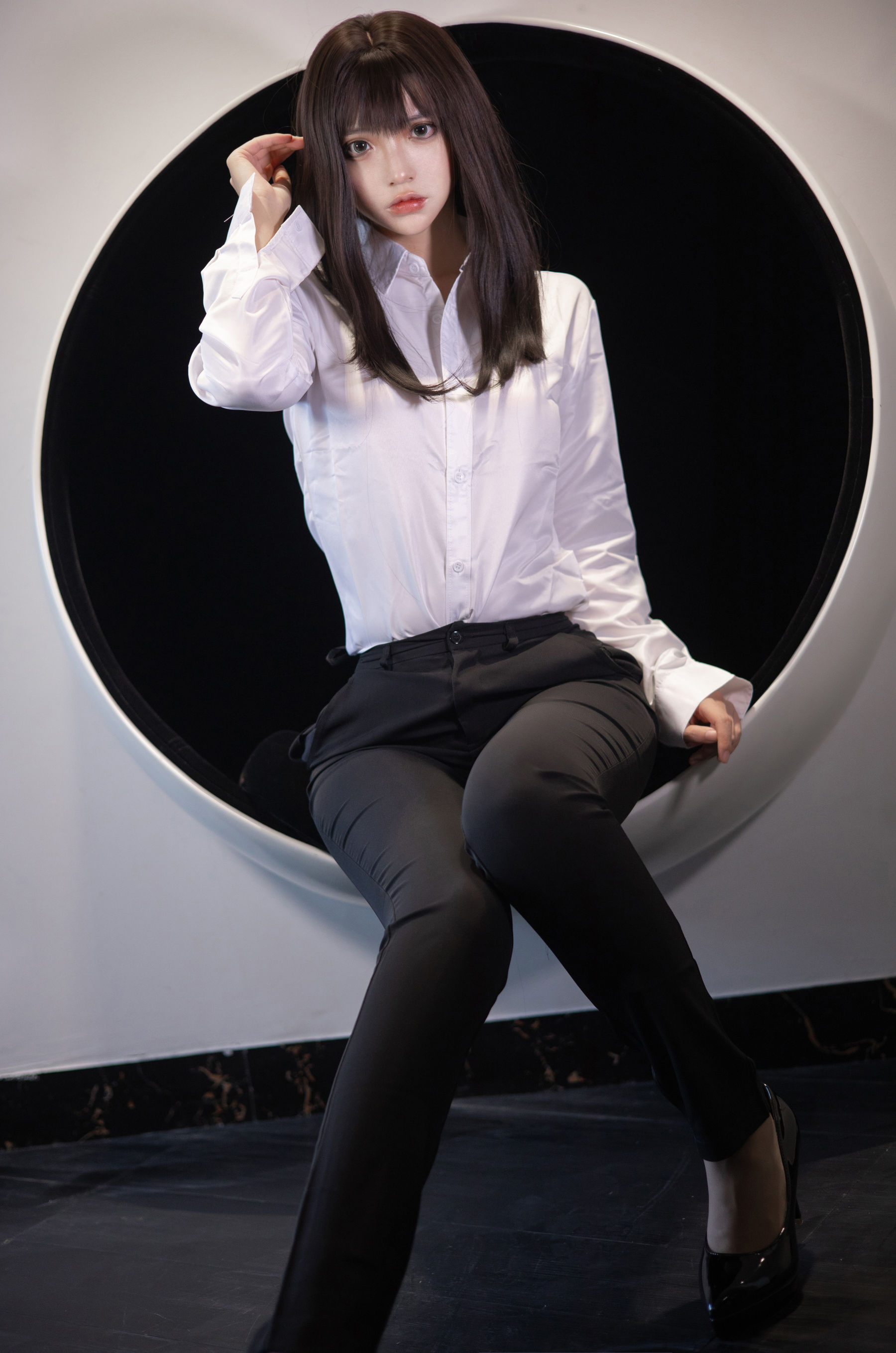 疯猫ss – 职业OL [39P] - 秀人网免费无水印在线套图写真