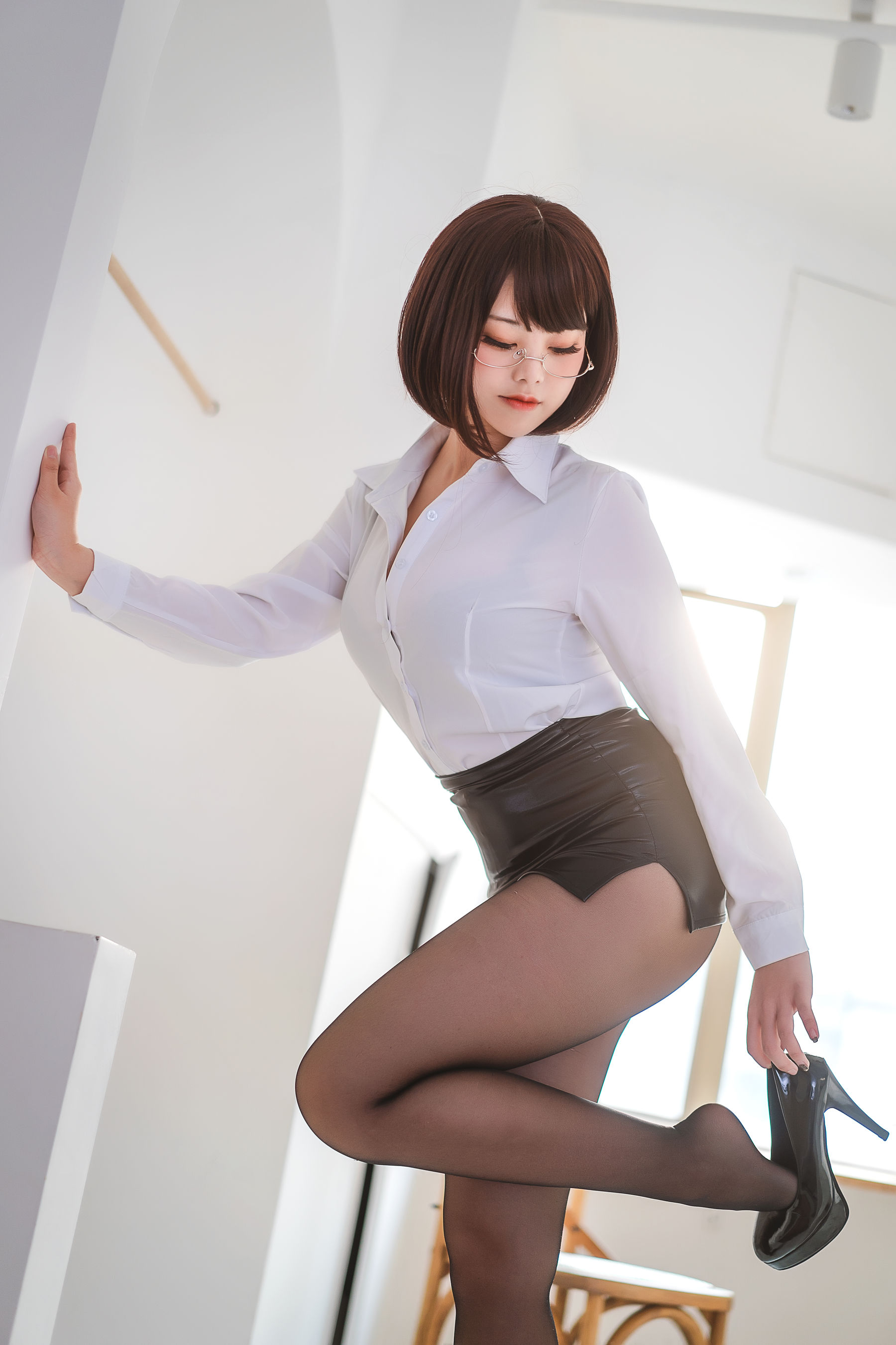 萌系小姐姐蜜汁猫裘 – 醉OL [52P] - 秀人网免费无水印在线套图写真