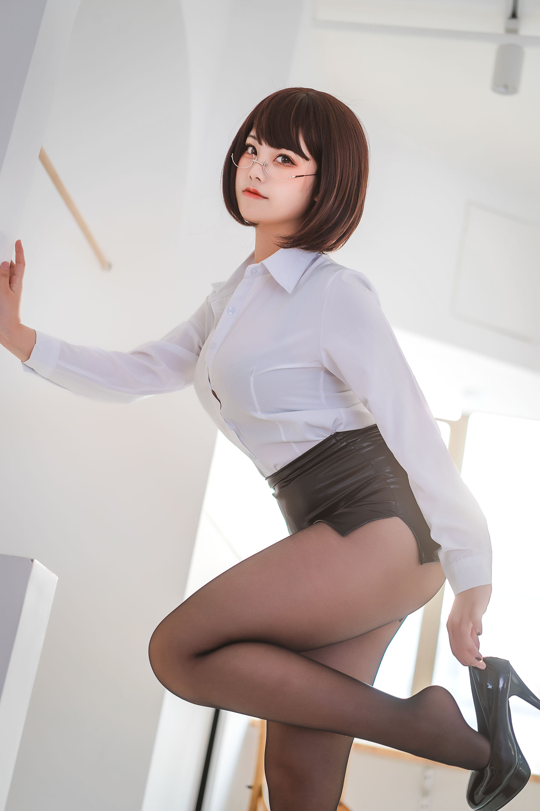 萌系小姐姐蜜汁猫裘 – 醉OL [52P] - 秀人网免费无水印在线套图写真