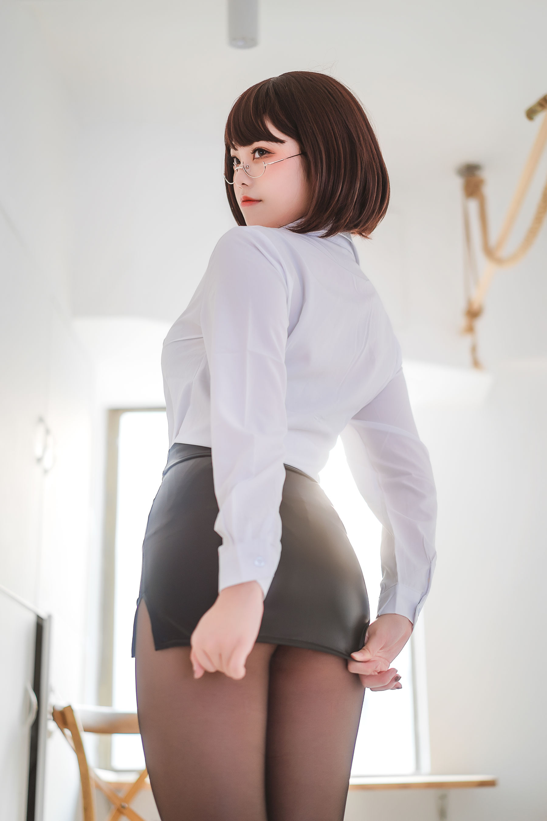 萌系小姐姐蜜汁猫裘 – 醉OL [52P] - 秀人网免费无水印在线套图写真