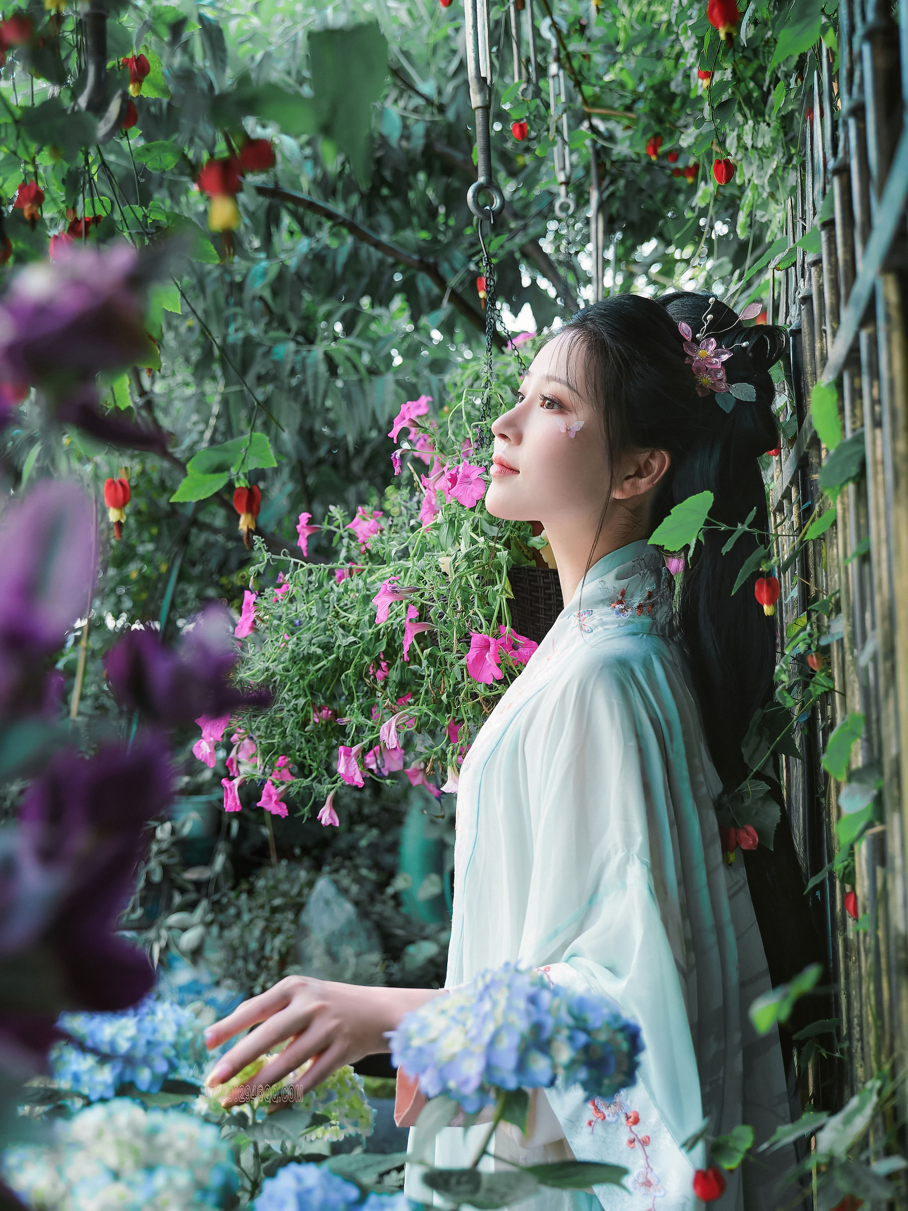 Nnian – 花间集 [10P] - 秀人网免费无水印在线套图写真