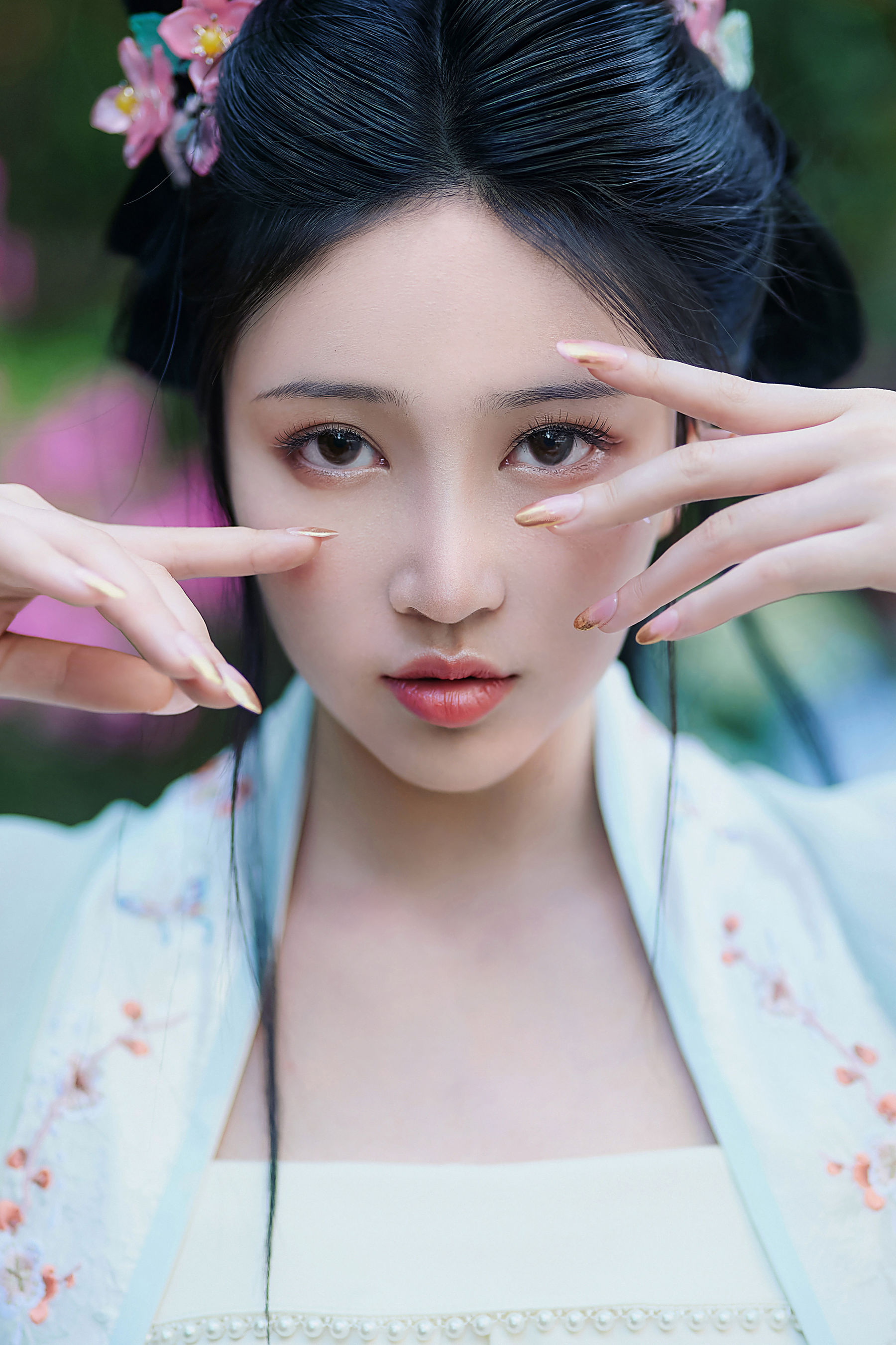 Nnian – 花间集 [10P] - 秀人网免费无水印在线套图写真
