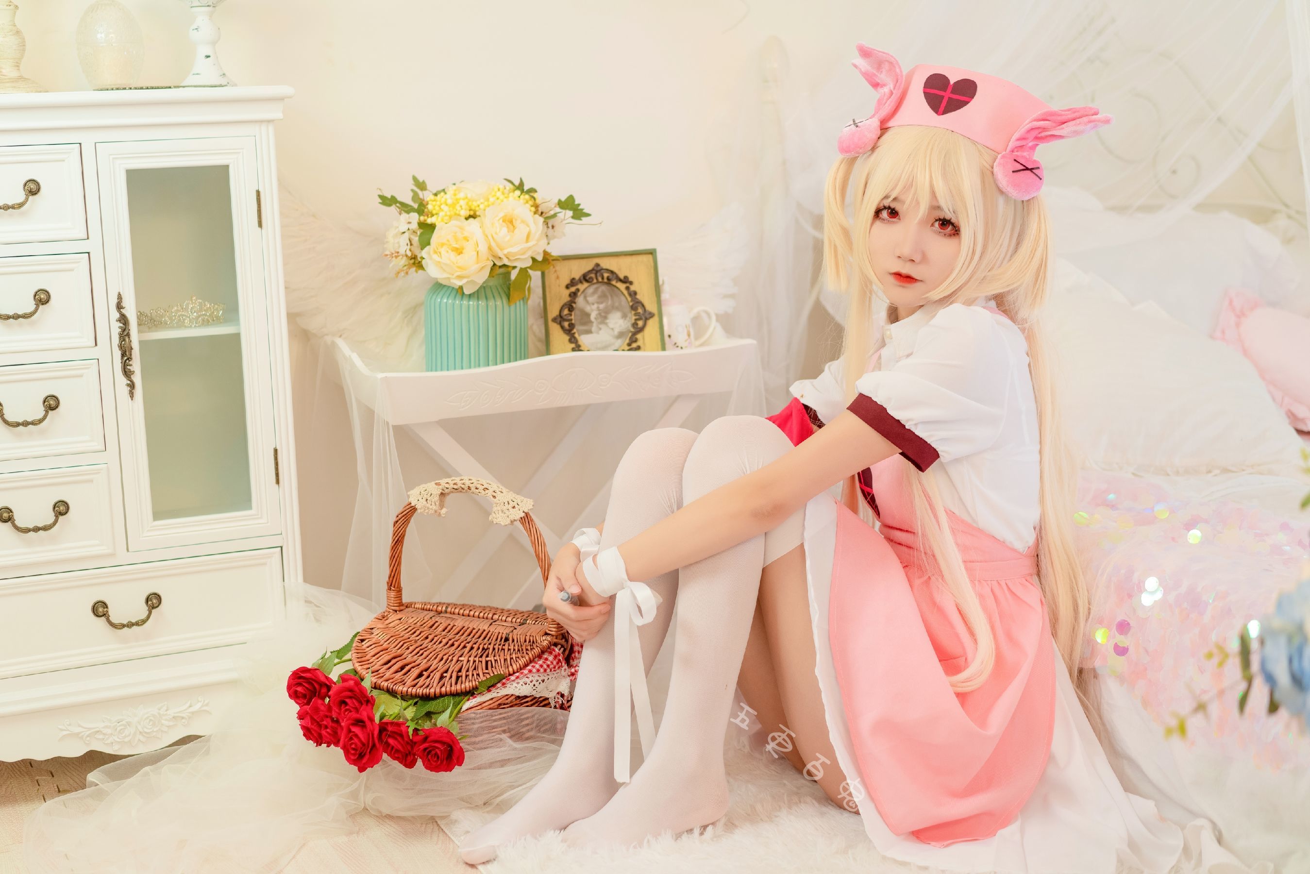 清纯少女五更百鬼 过膝袜 [8P] - 秀人网免费无水印在线套图写真