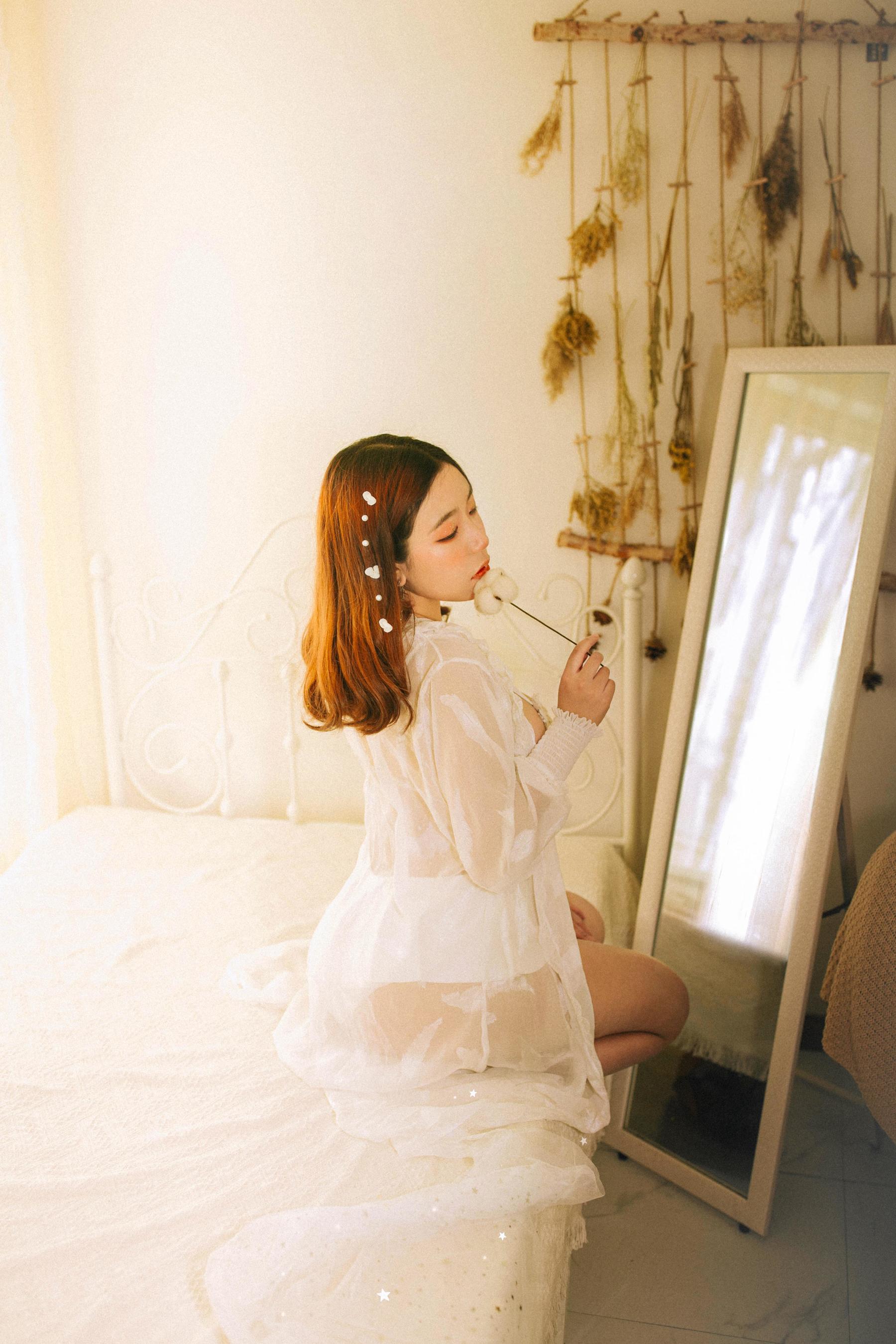 动漫博主穆零Mu0 – 白色 [11P] - 秀人网免费无水印在线套图写真