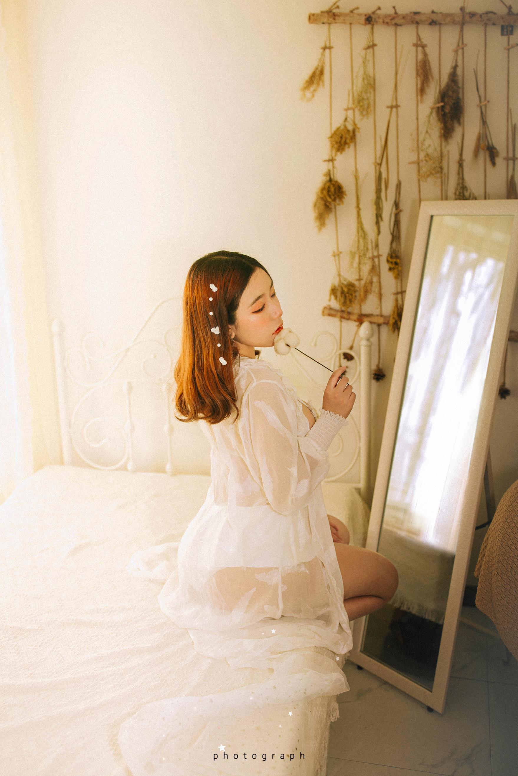 动漫博主穆零Mu0 – 白色 [11P] - 秀人网免费无水印在线套图写真